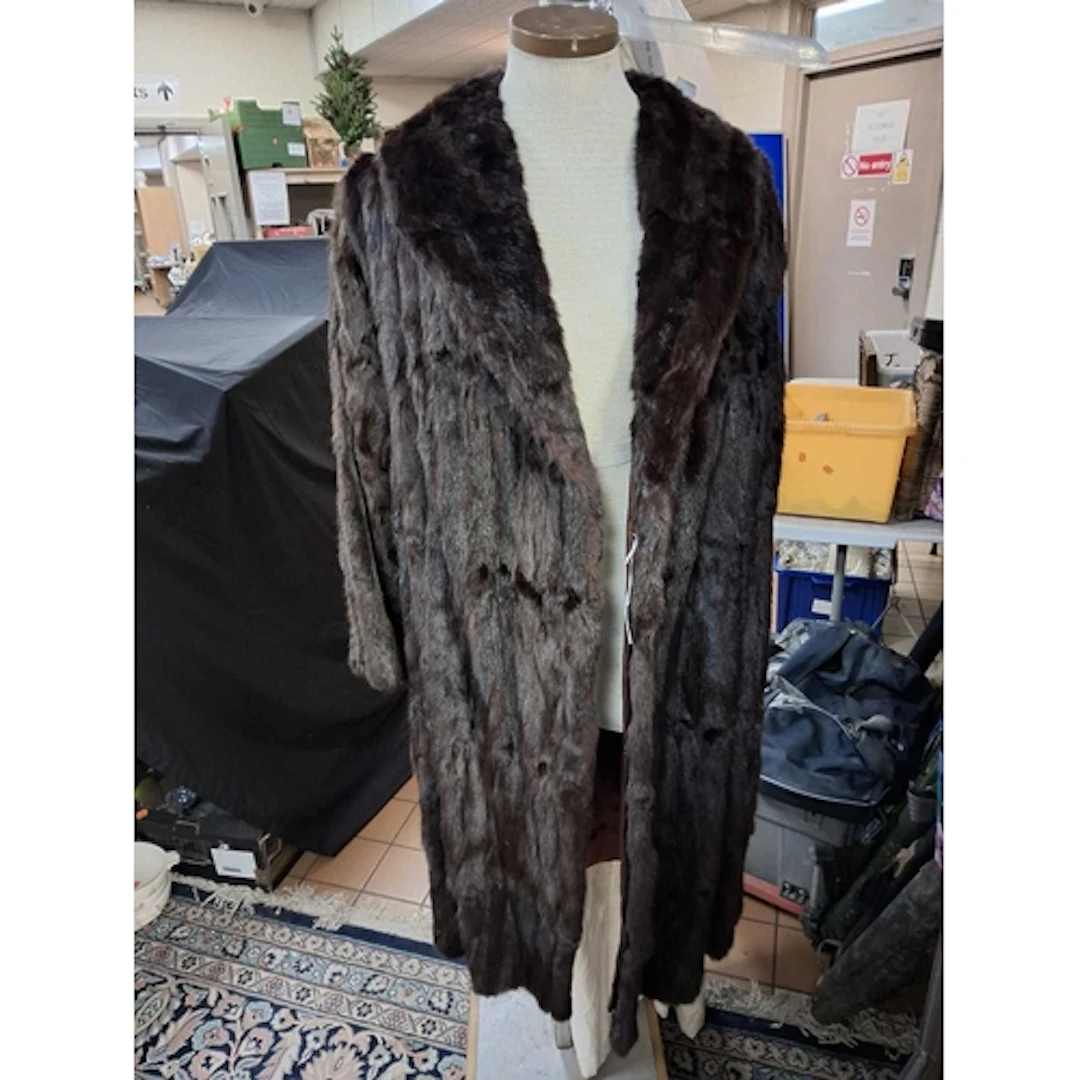 A DARK BROWN FUR COAT, possibly mink, size 14-16, length 102...