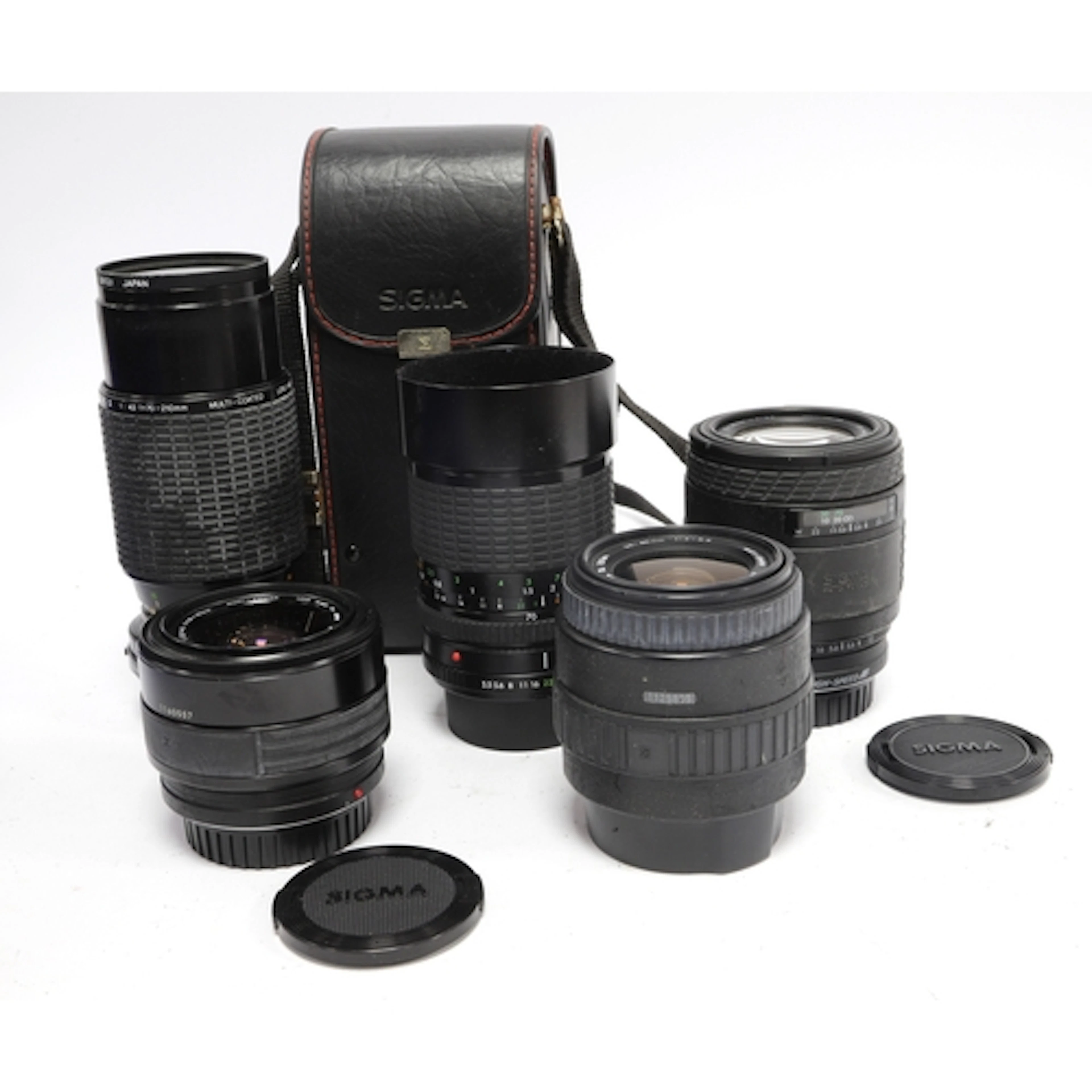 A quantity of Sigma lenses to include 35-70mm f/3.5-4.5, 35-...