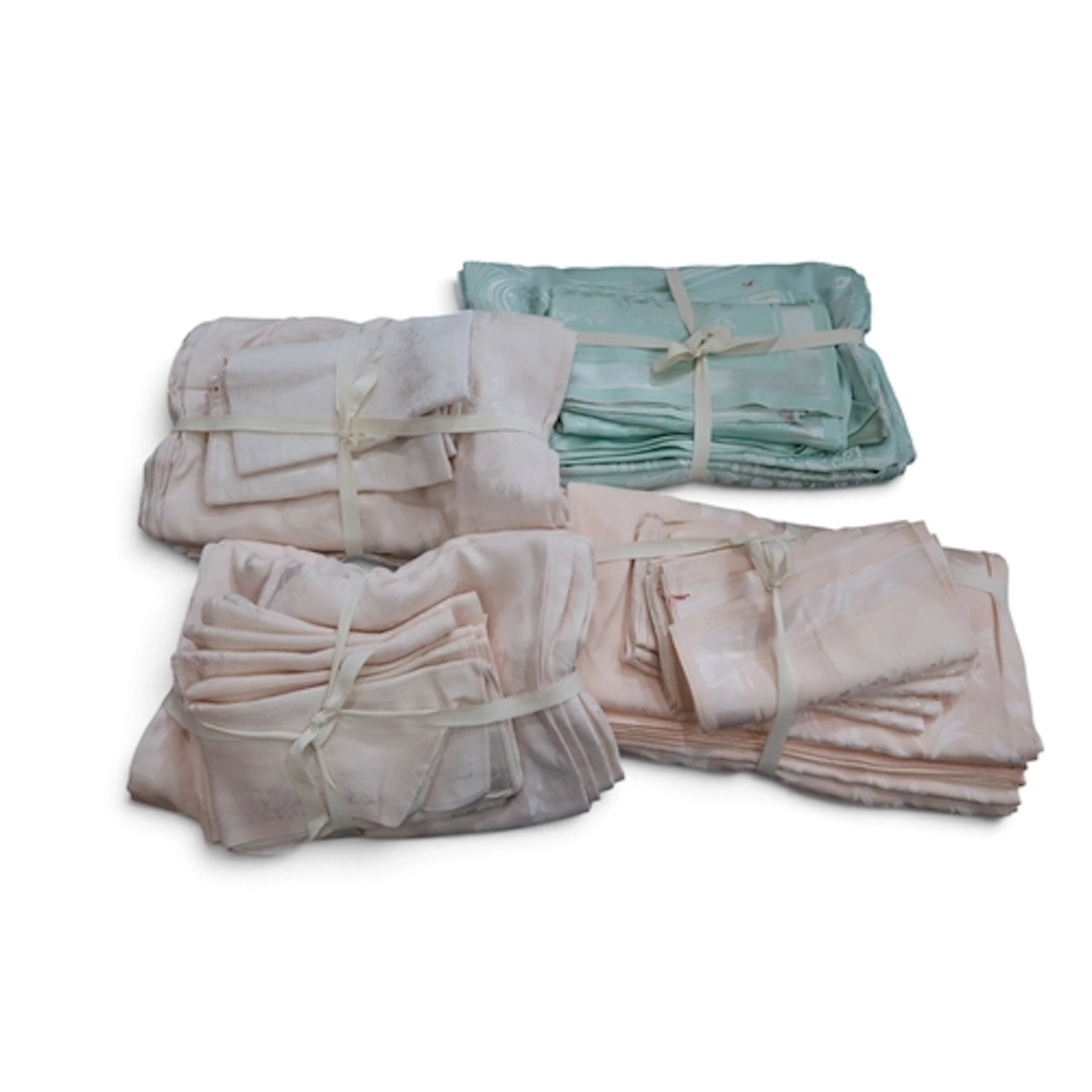 A quantity of damask table linen