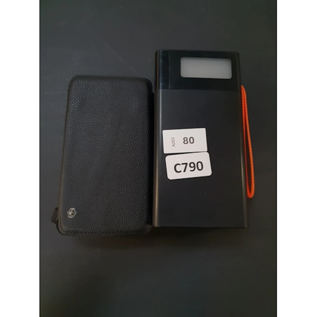 TWO POWER BANKS INC. SOLAR CHARGER HI-S025