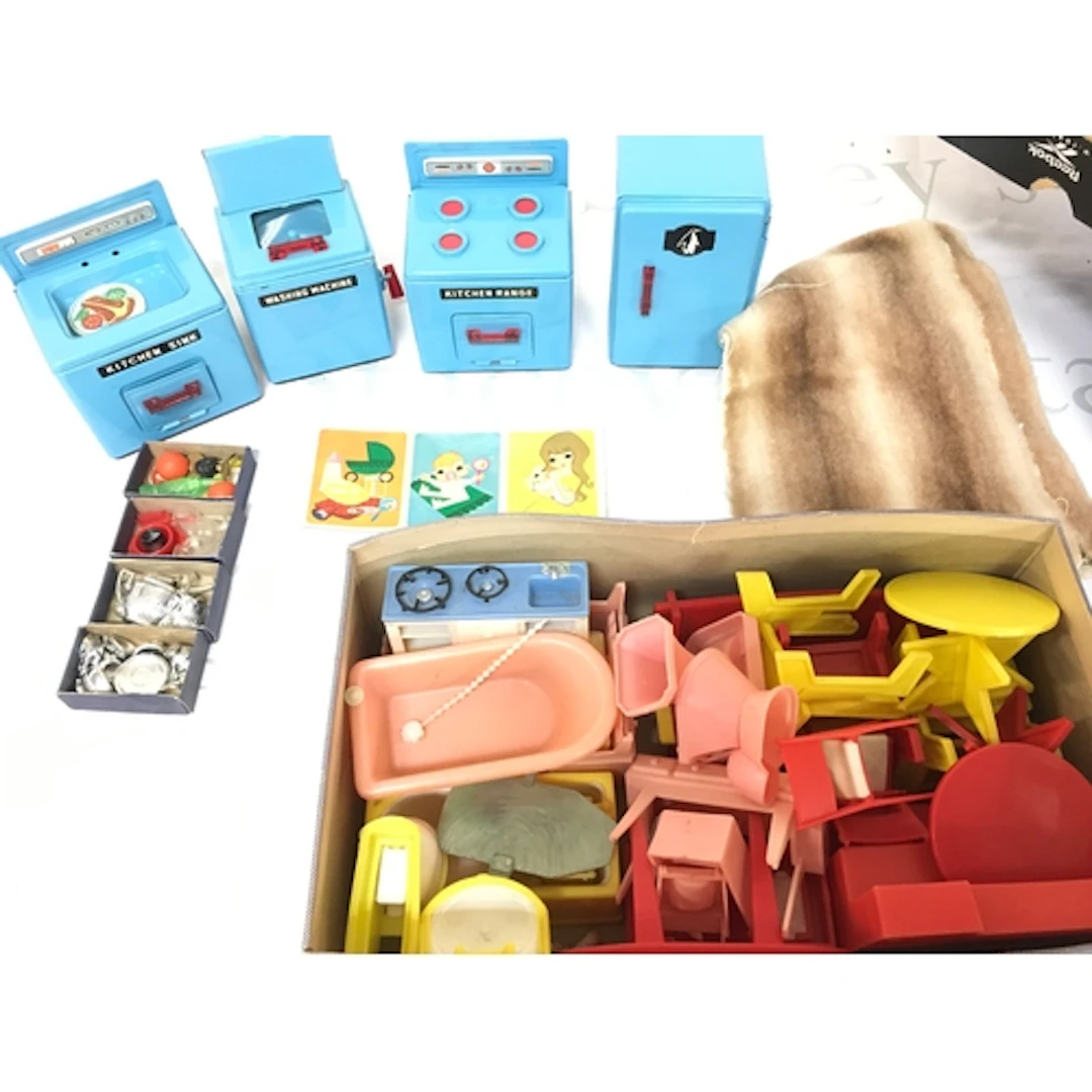 A Collection Of Vintage Dolls Kitchen Appliances And Dolls F...