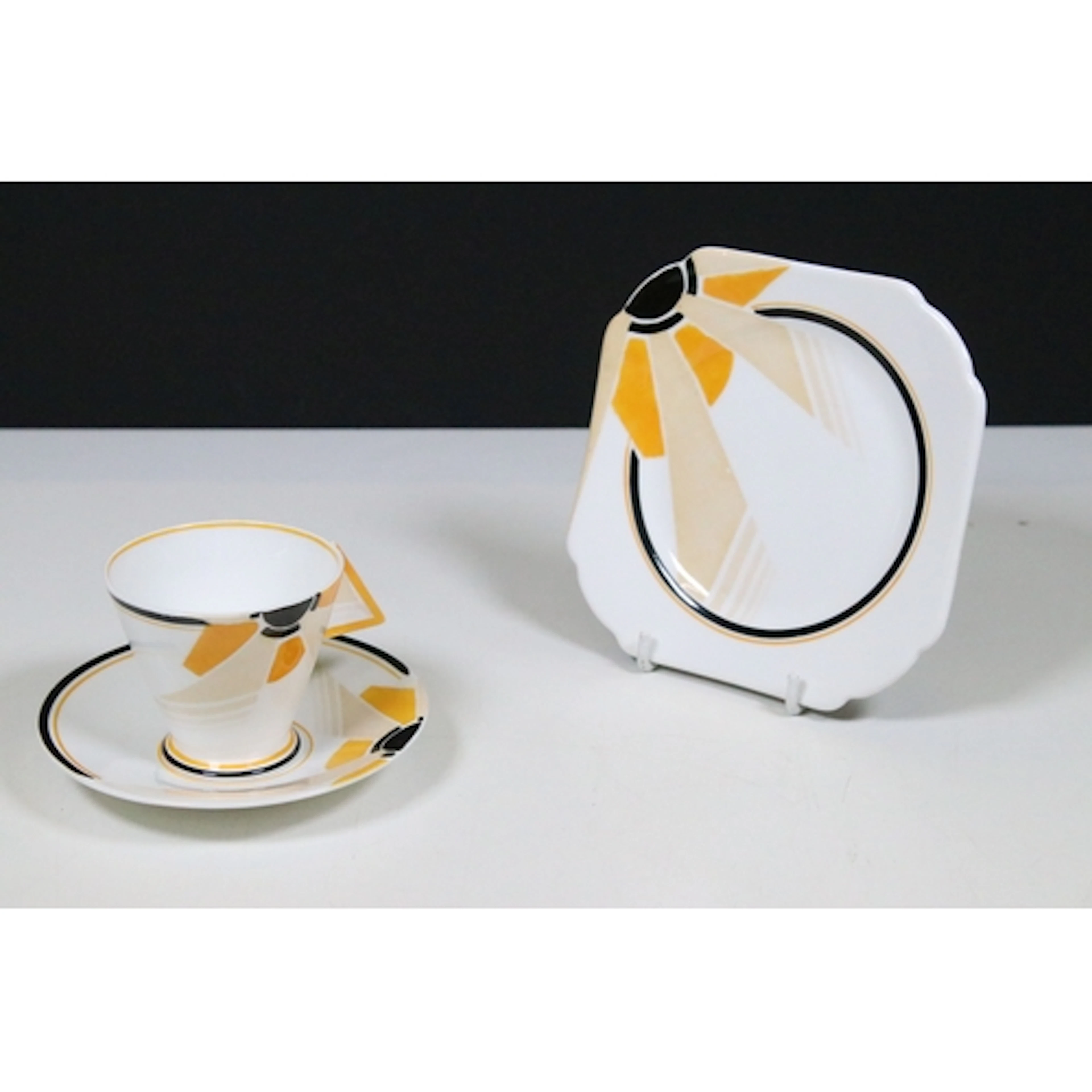 Shelley 'Sunray' 11742 pattern 'Vogue' teacup with correspon...