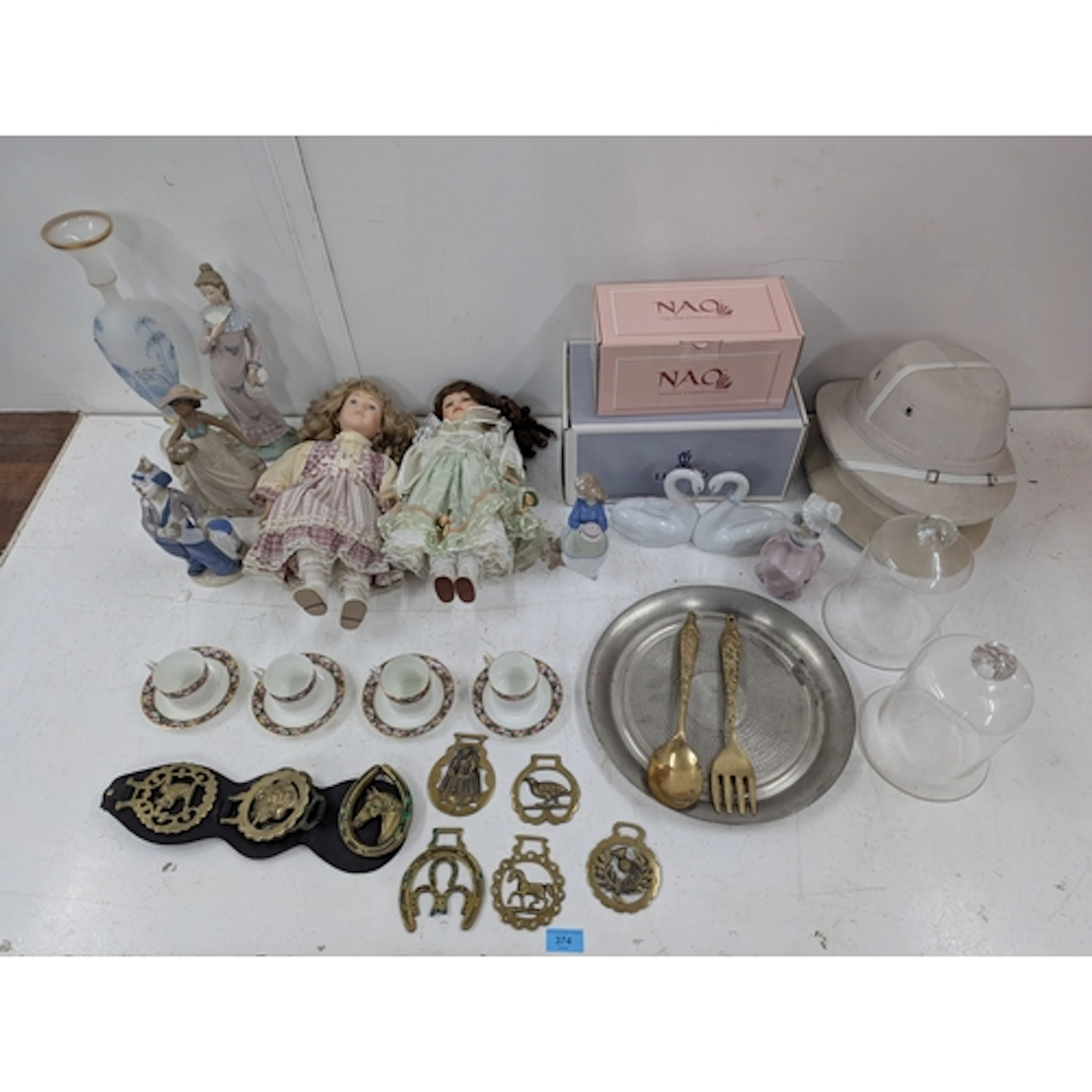 A mixed lot to include dolls, Lladro figures, Nao figurines,...
