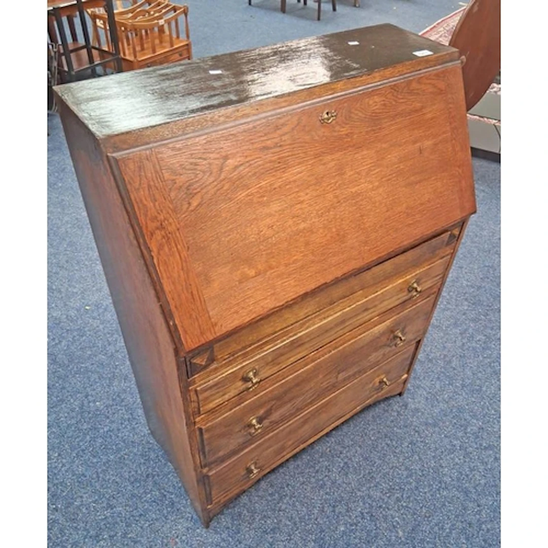 OAK BUREAU WITH FALL FRONT OVER 3 GRADUATED DRAWERS. 103 CM...