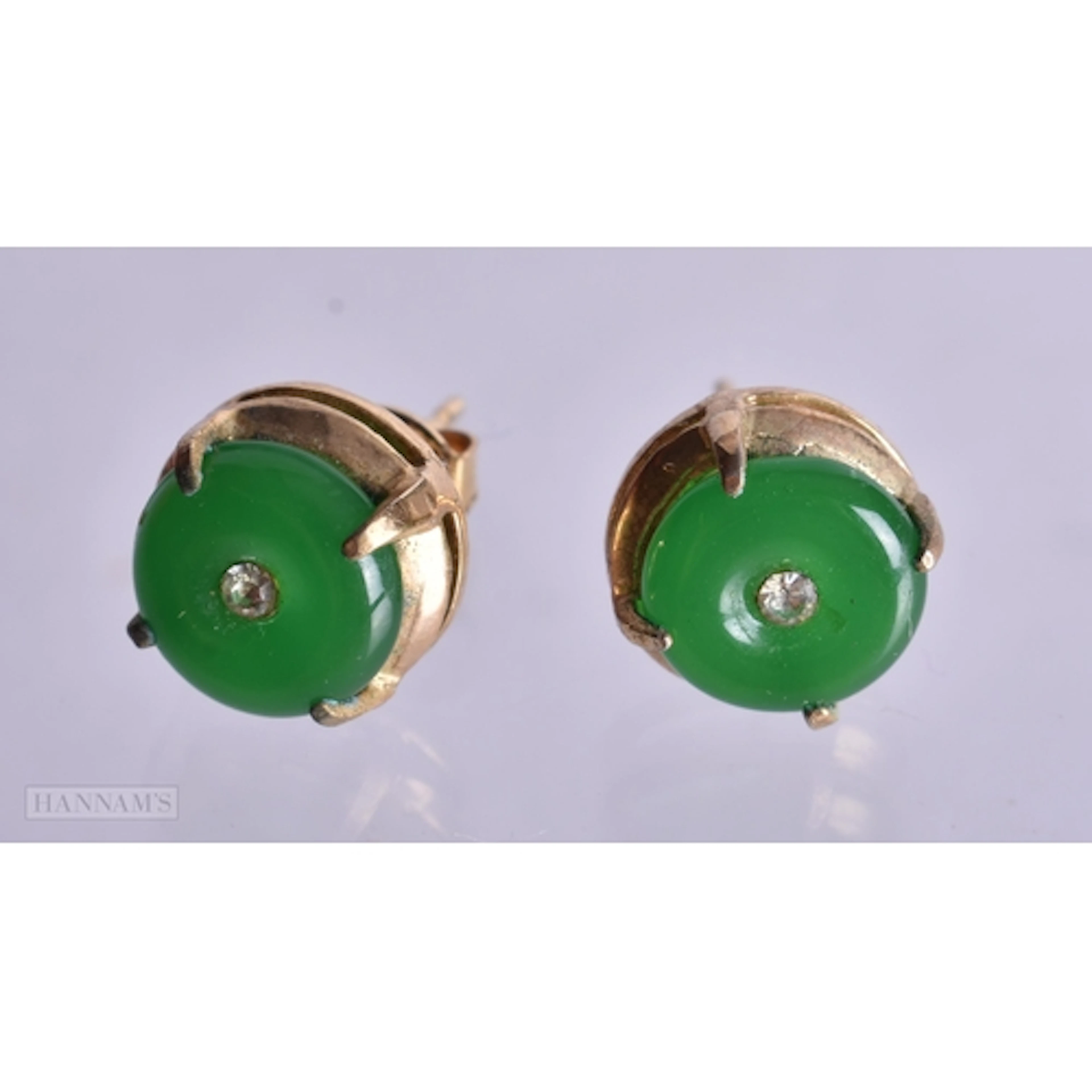A PAIR OF CHINESE 9CT GOLD AND JADE EARRINGS. 2.1 grams. 1 c...
