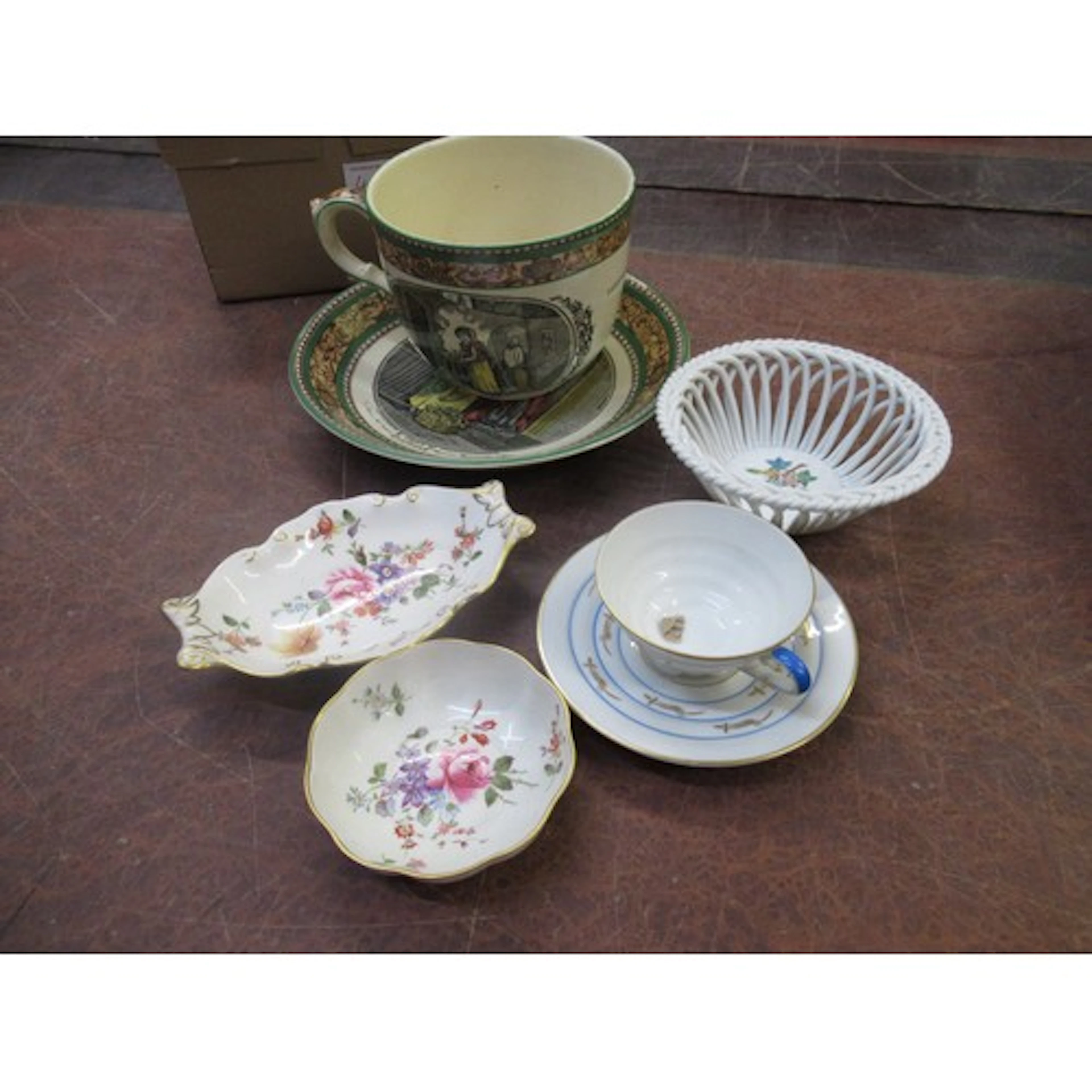 Small quantity of miscellaneous pottery and porcelain, inclu...