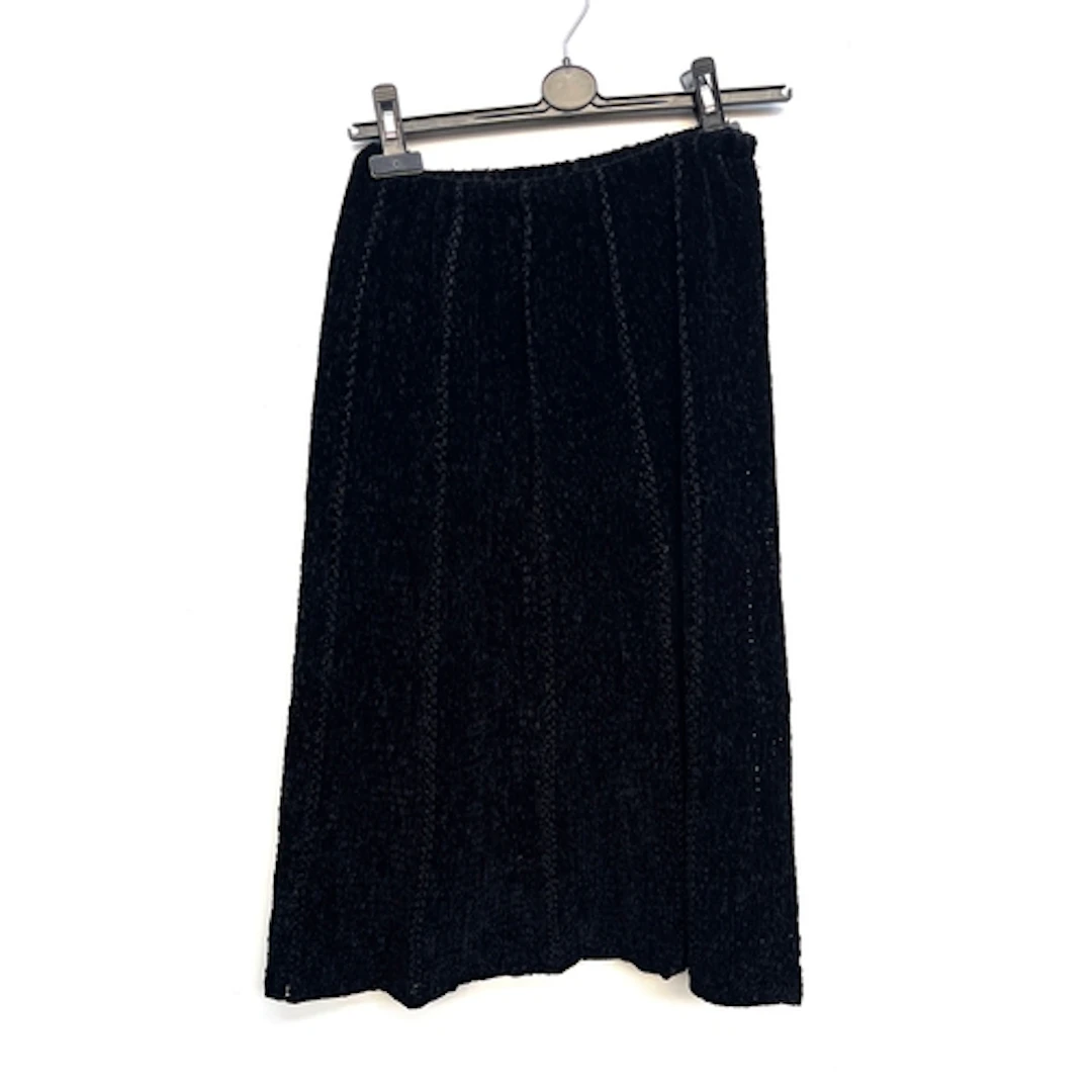A vintage Mary Farrin black knitted velvet skirt, approx siz...