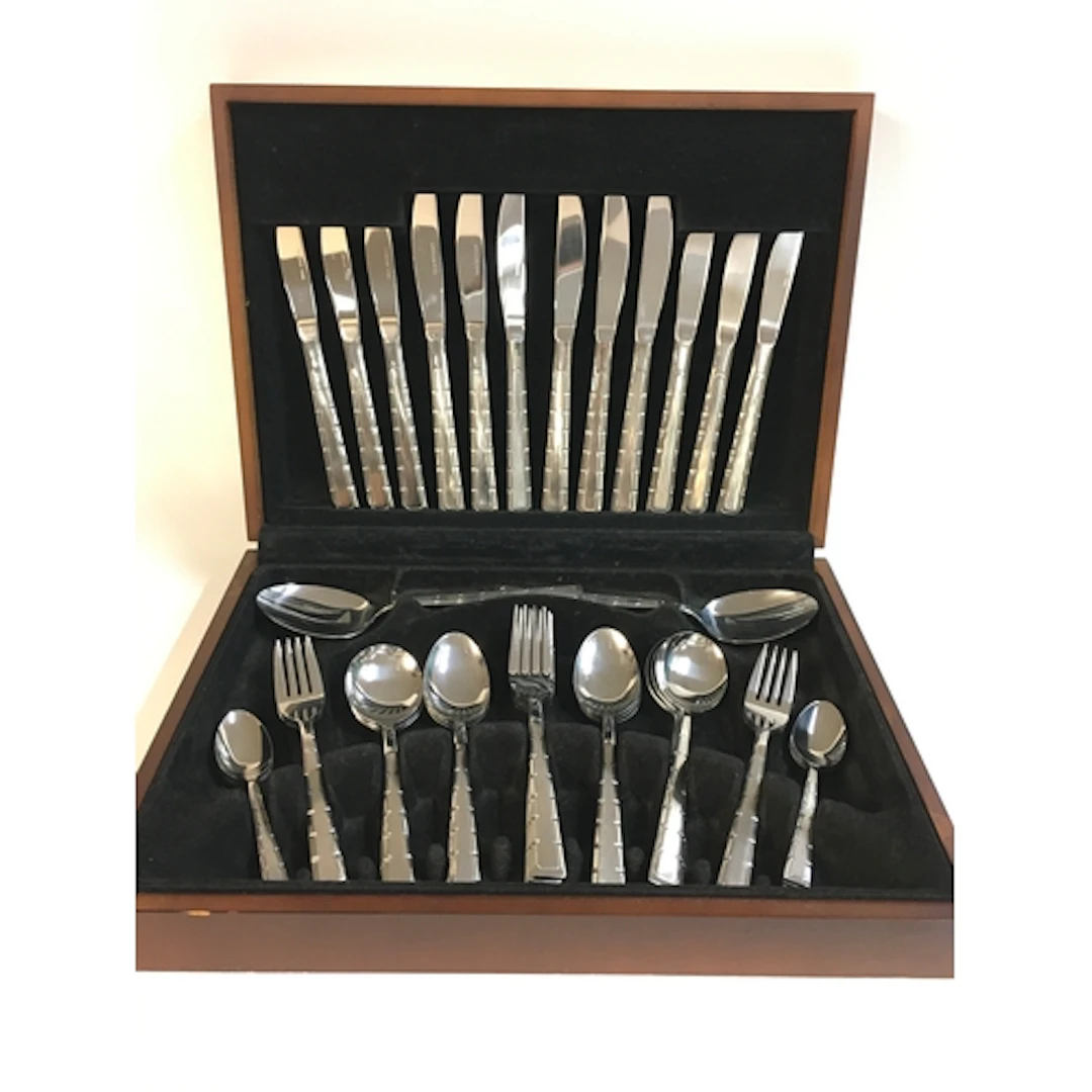 3 cased cutlery sets