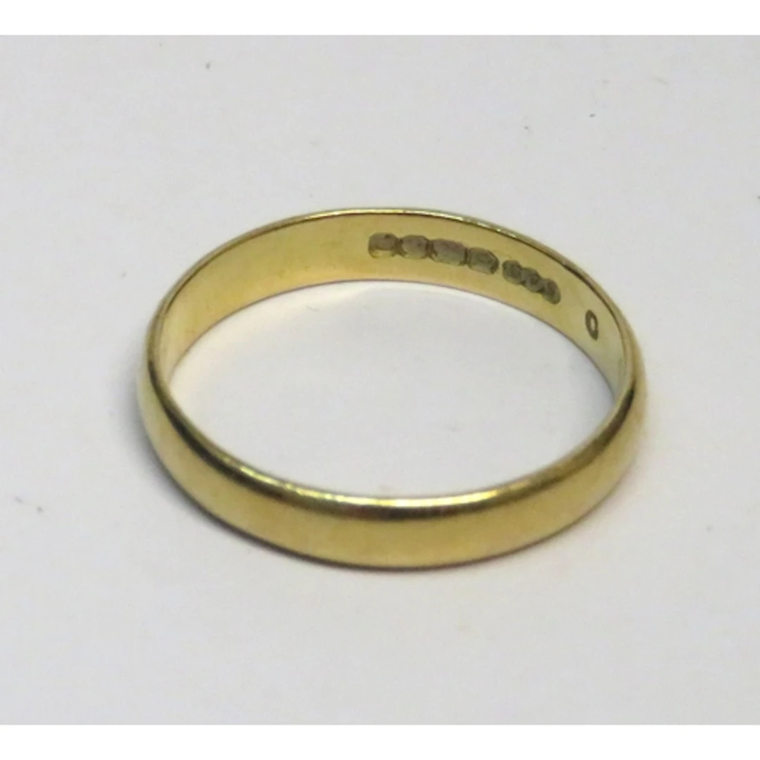 18ct Gold wedding band, 3.5g