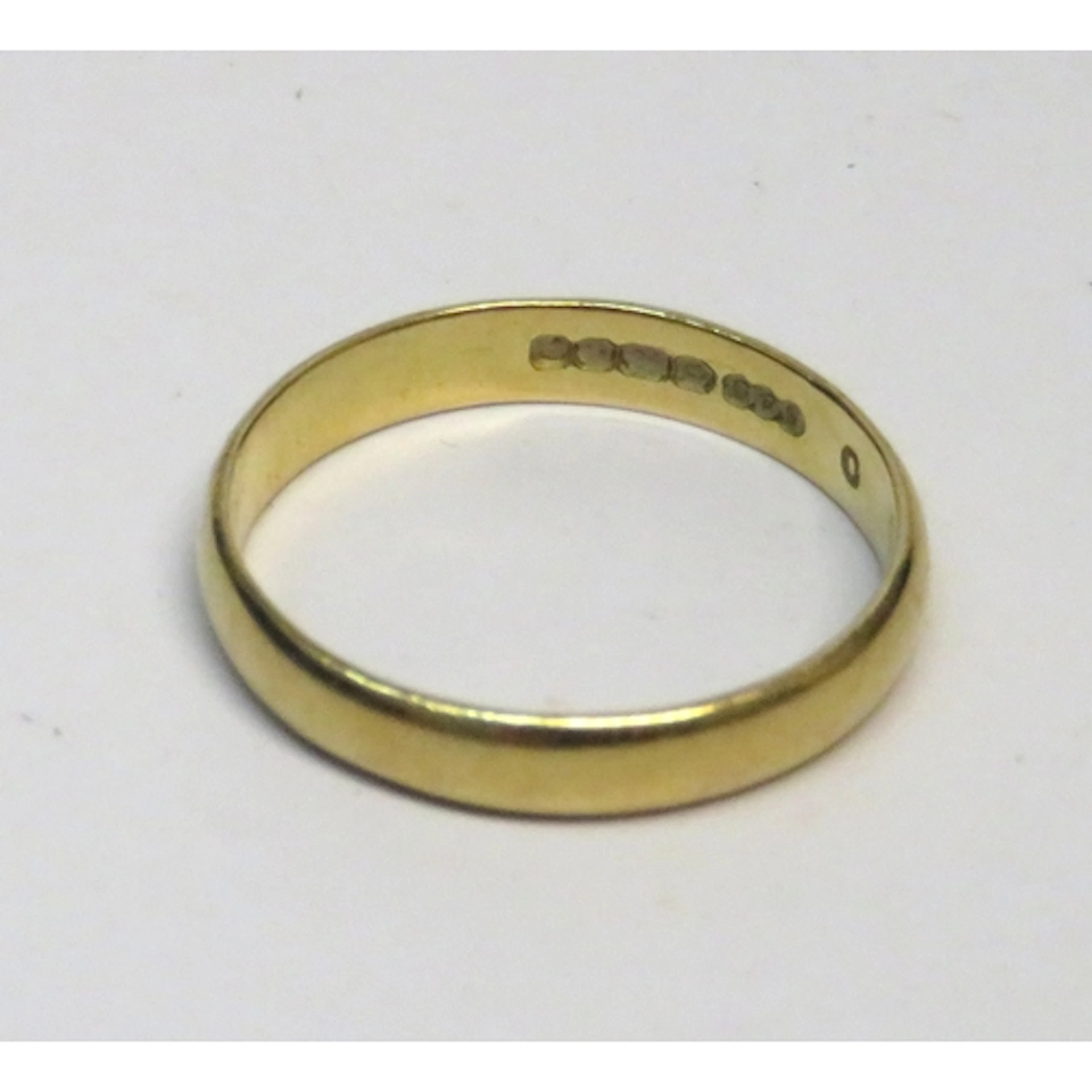 18ct Gold wedding band, 3.5g