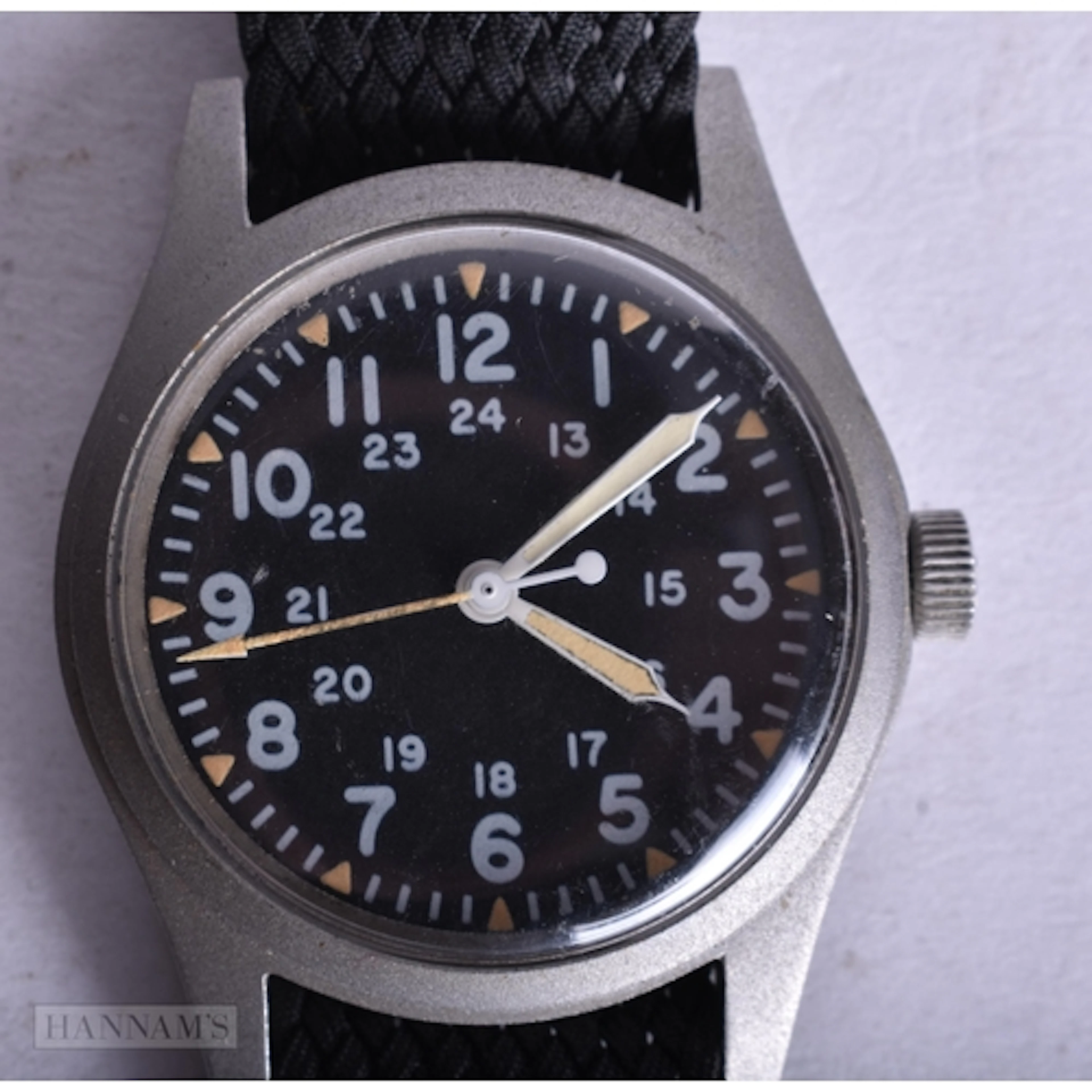 A HAMILTON GG-W-113 MILITARY WRIST WATCH. Running. 3.5 cm wi...