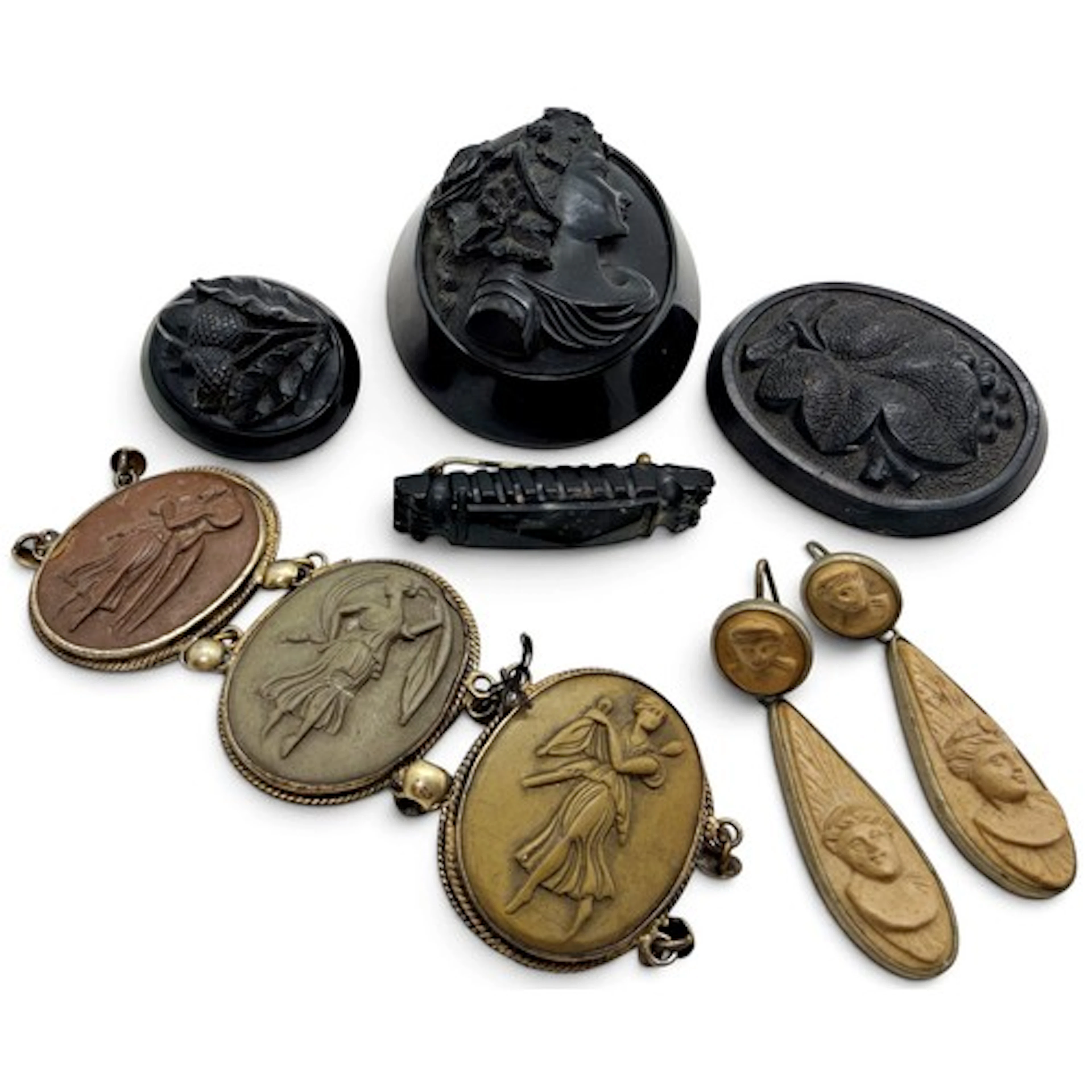 A collection of 19th century jewellery comprising a Grand To...
