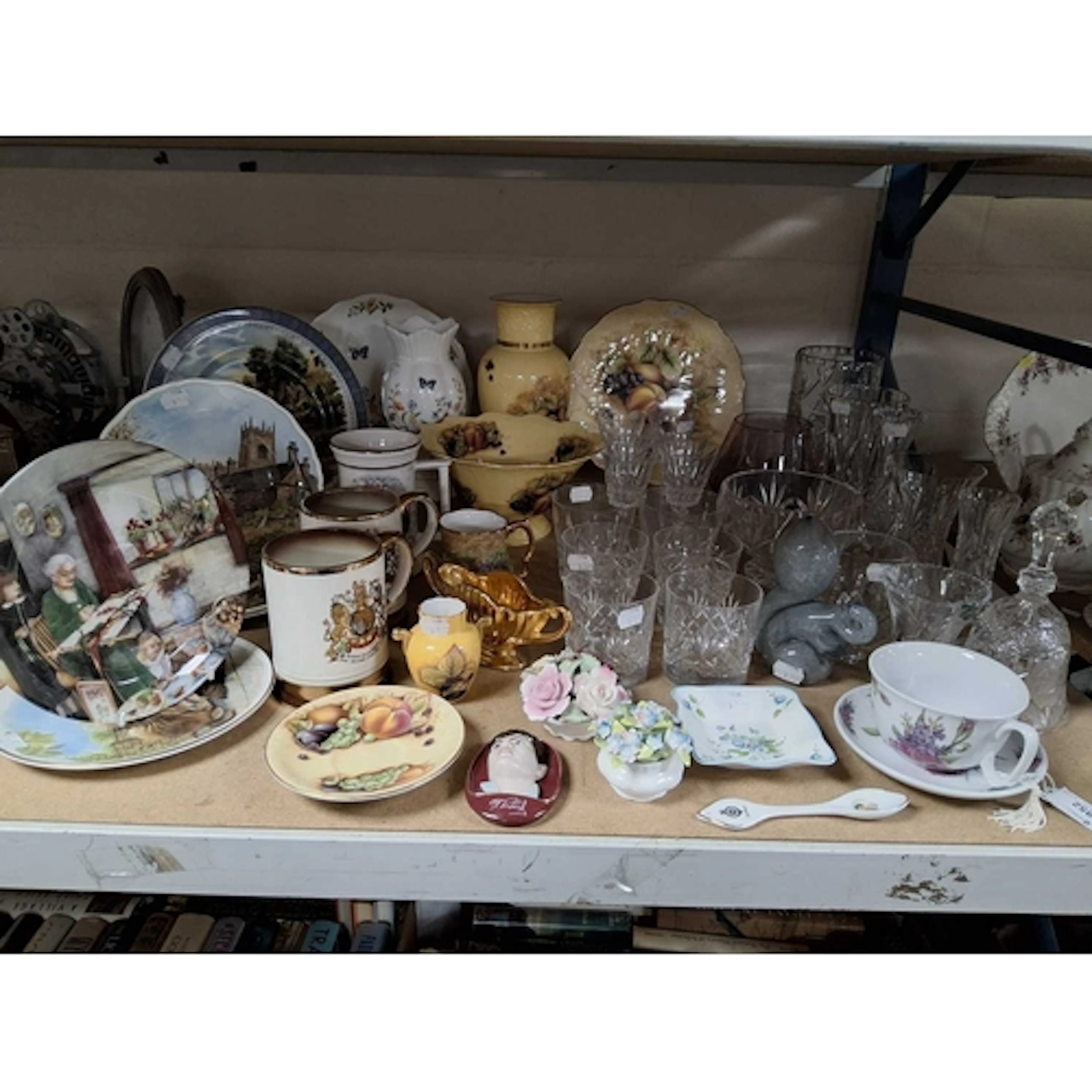 A GROUP OF DECORATIVE CERAMICS AND GLASSWARE to include a li...