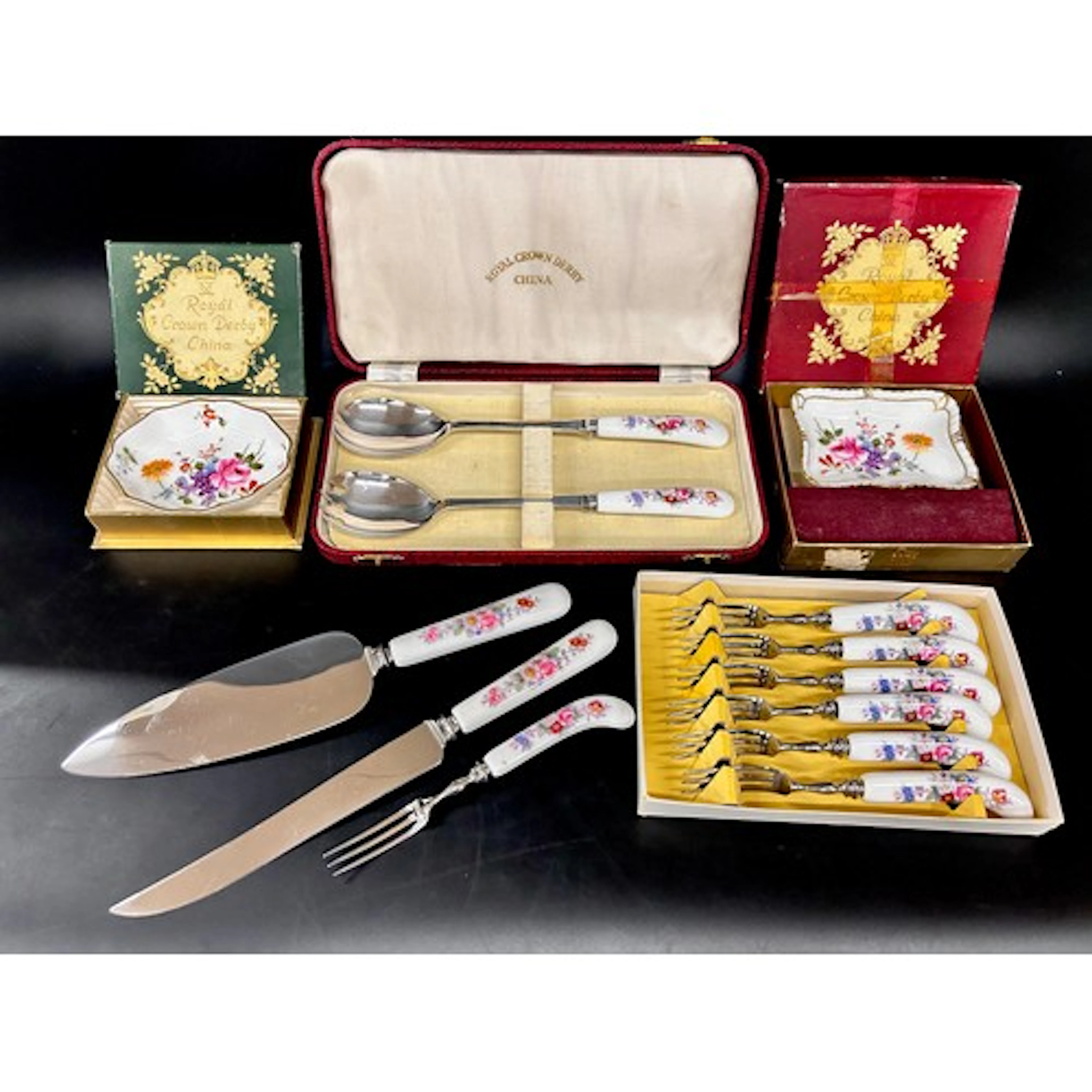 A collection of Royal Crown Derby pieces to include two trin...