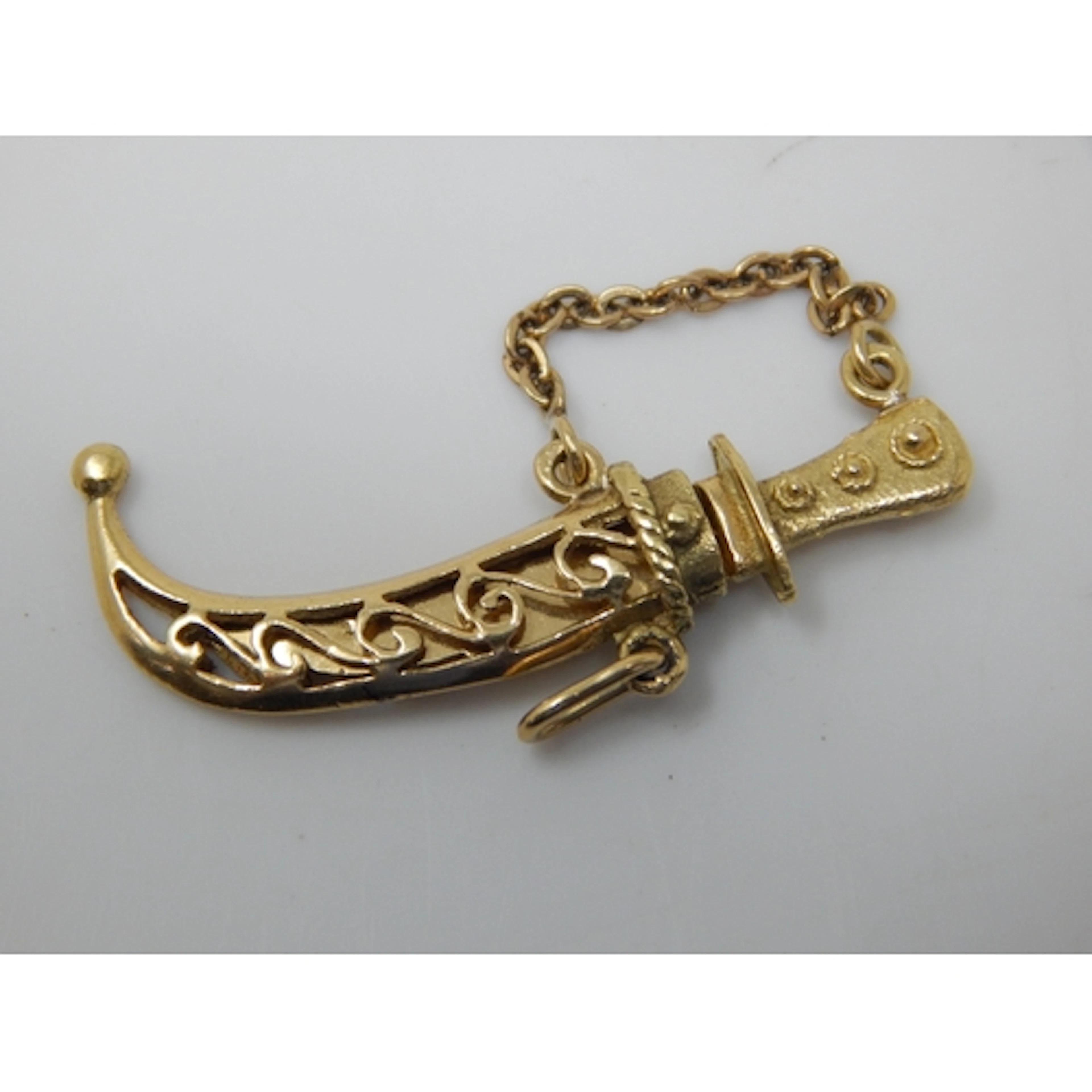 18ct Gold Arabian Omani/Khanja Sword Articulated Charm. Weig...