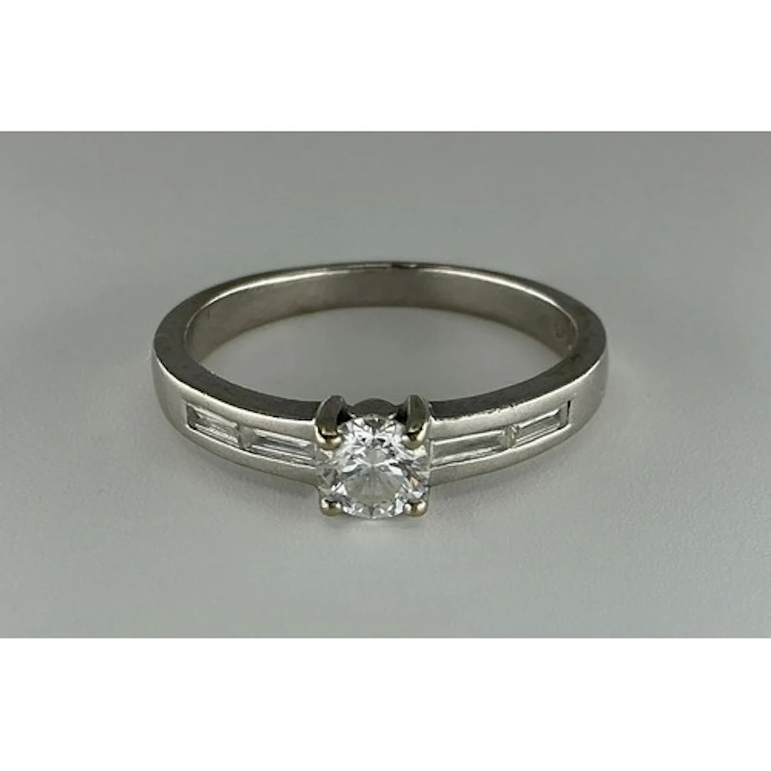A diamond solitaire ring, round brilliant cut diamond approx...