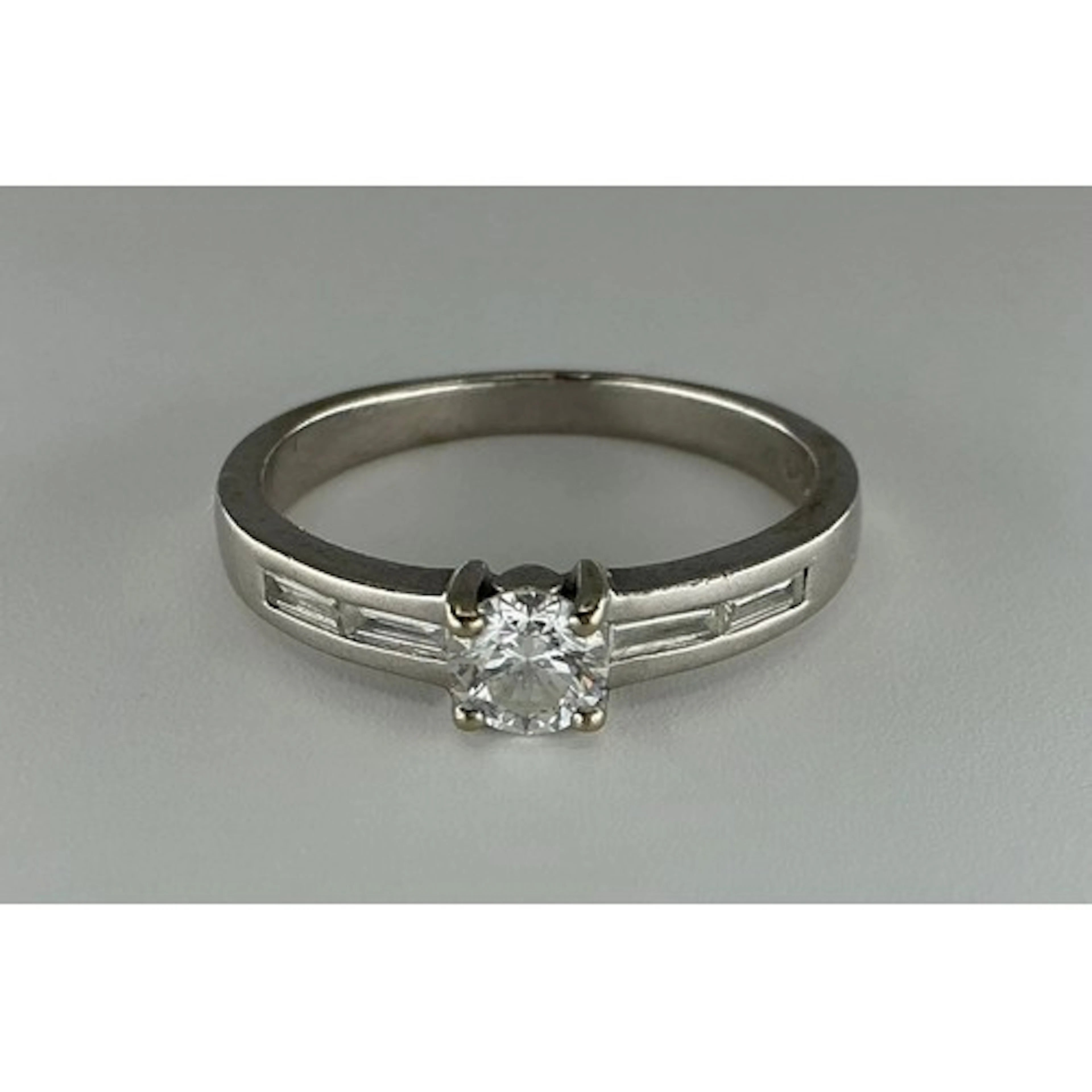 A diamond solitaire ring, round brilliant cut diamond approx...