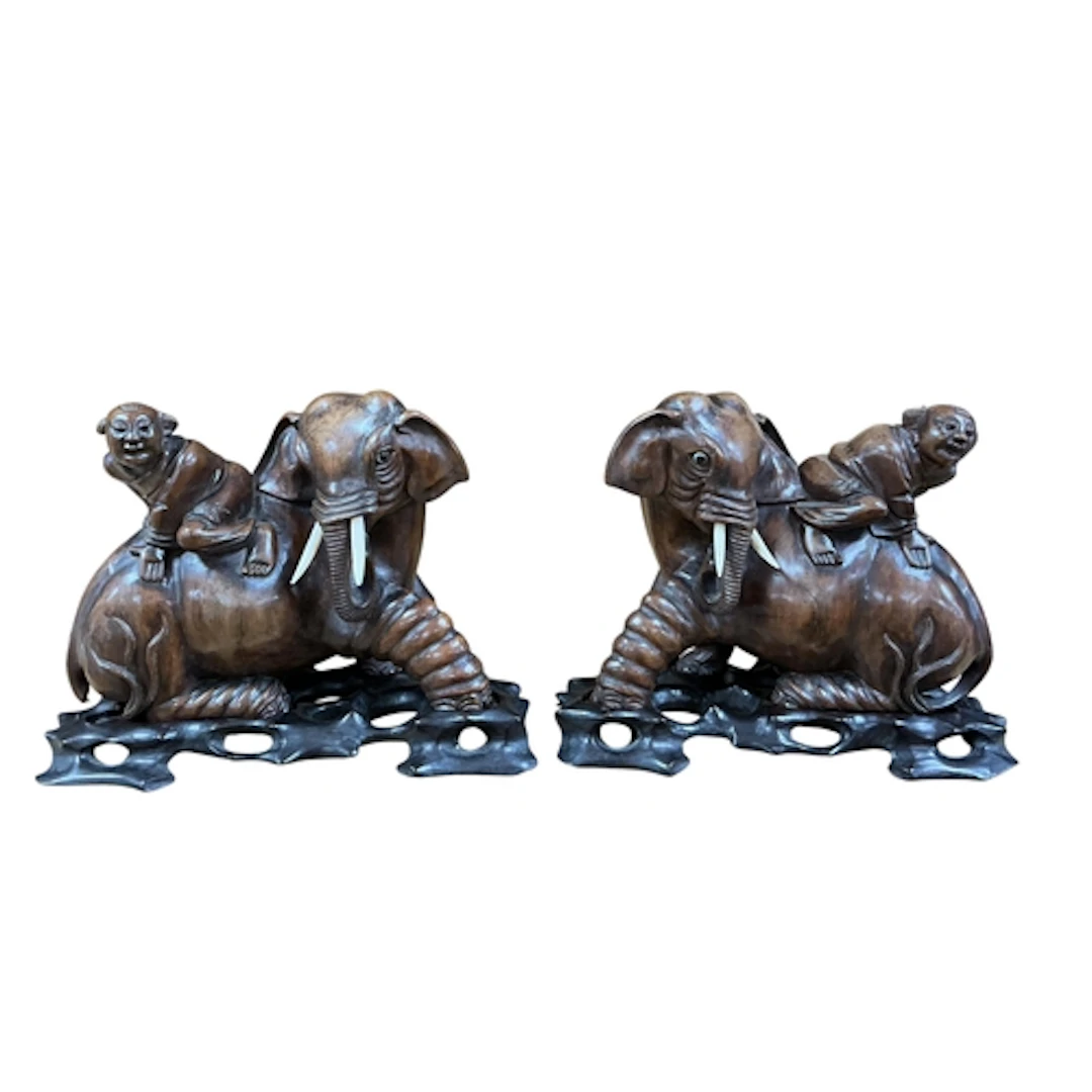 A pair of early 20th-century Chinese carved hardwood figures...