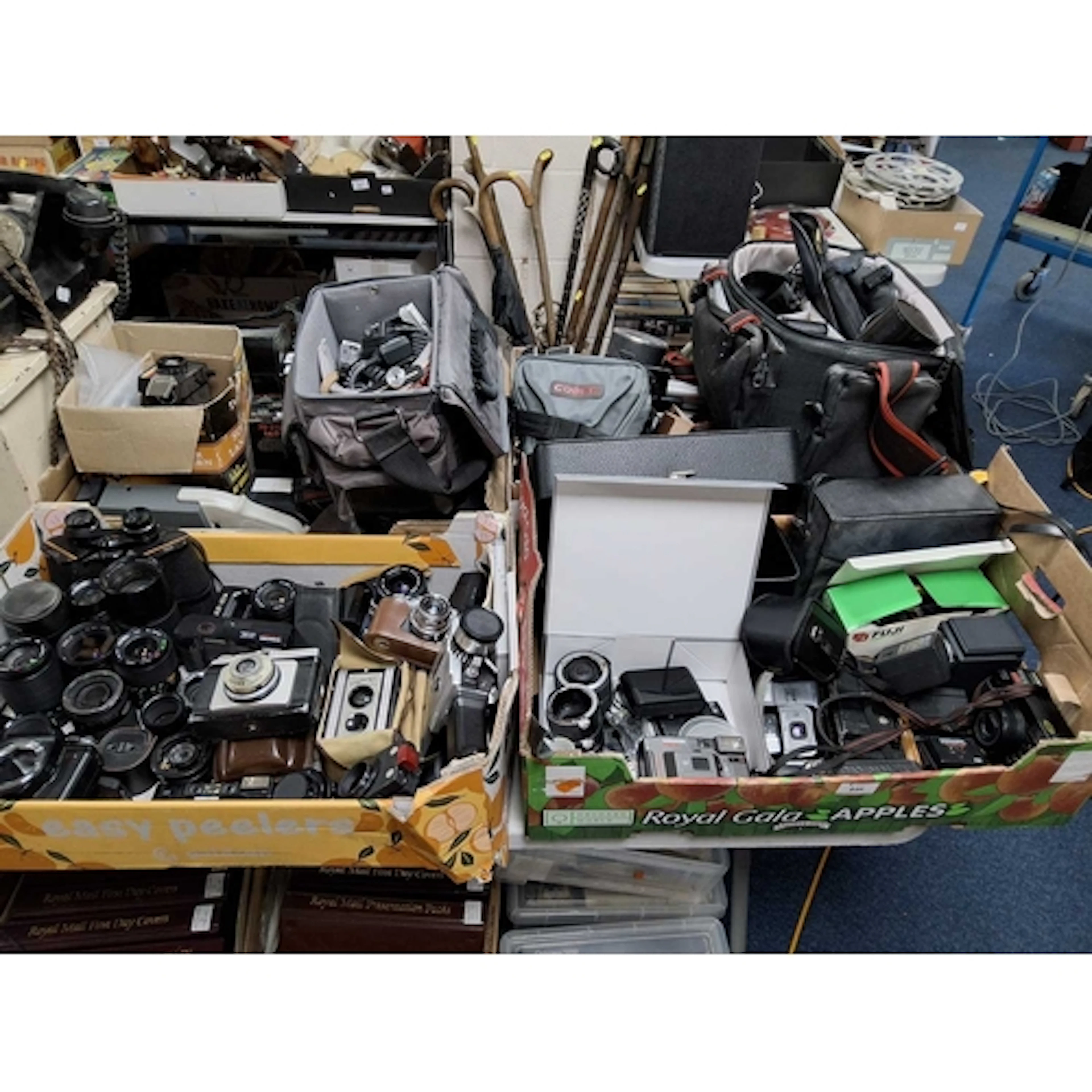 FOUR BOXES AND LOOSE OF VINTAGE PHOTOGRAPHIC EQUIPMENT to in...