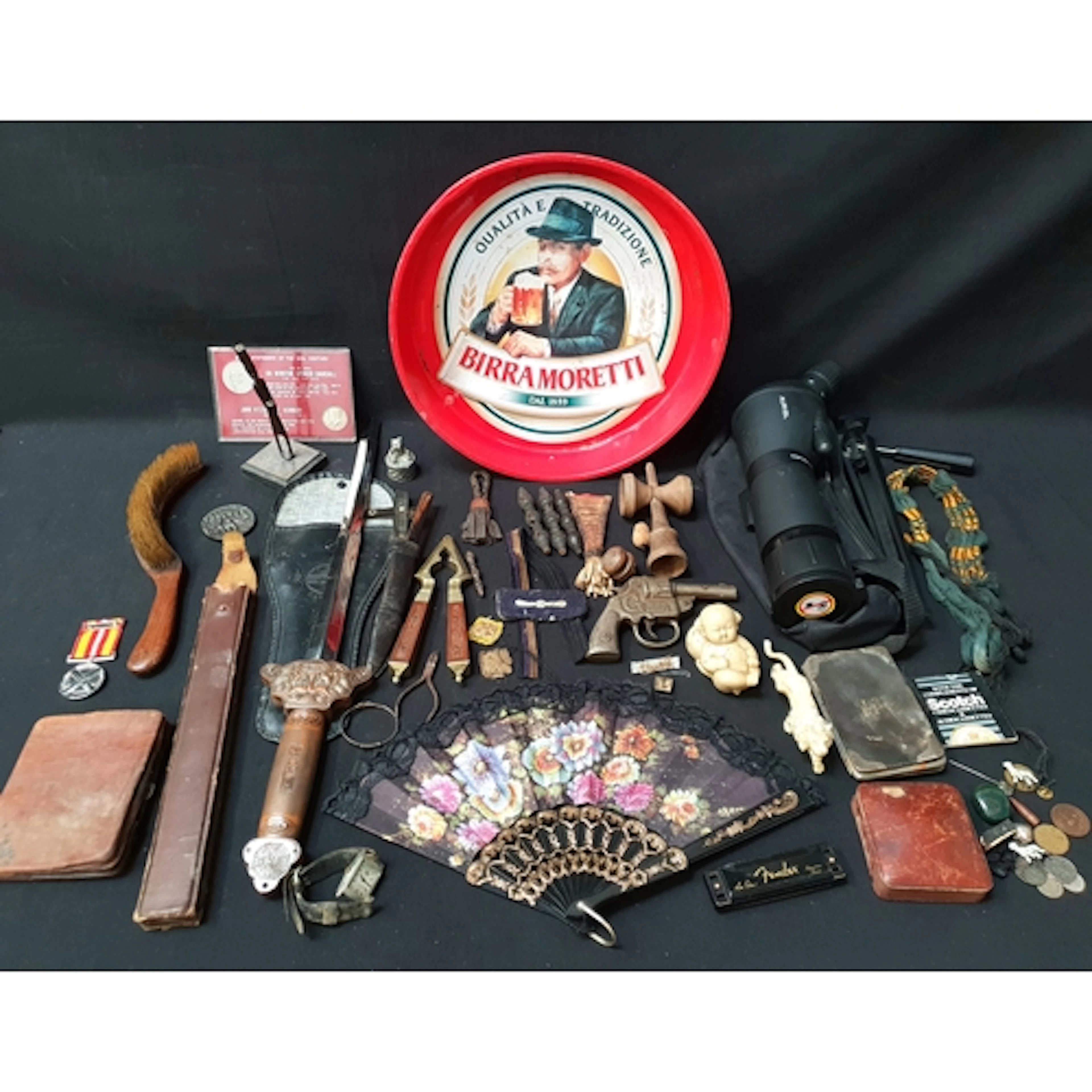 SELECTION OF GENERAL COLLECTABLES including a telescopic Tai...