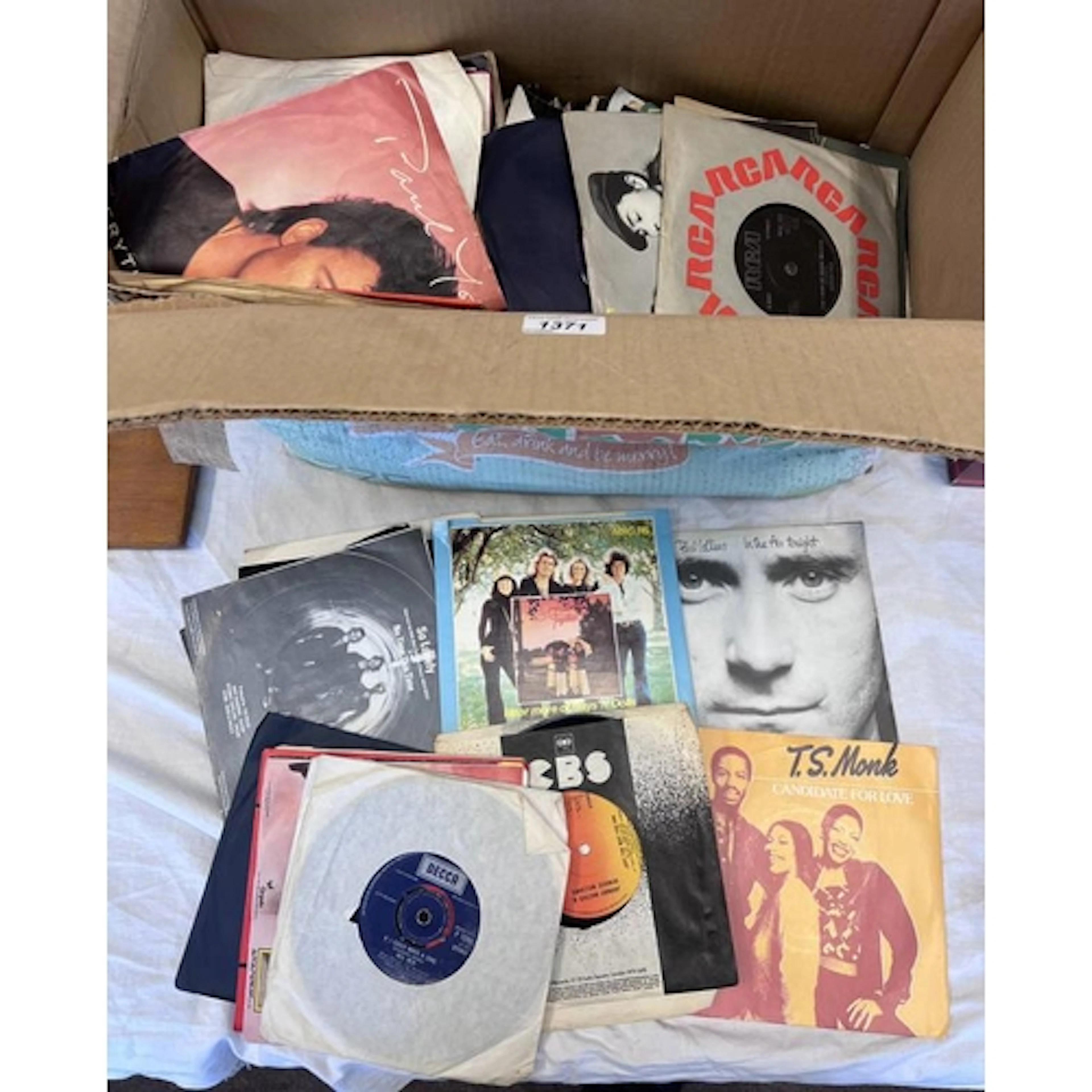 SELECTION OF VARIOUS VINYL SINGLES INCLUDING ARTISTS SUCH AS...