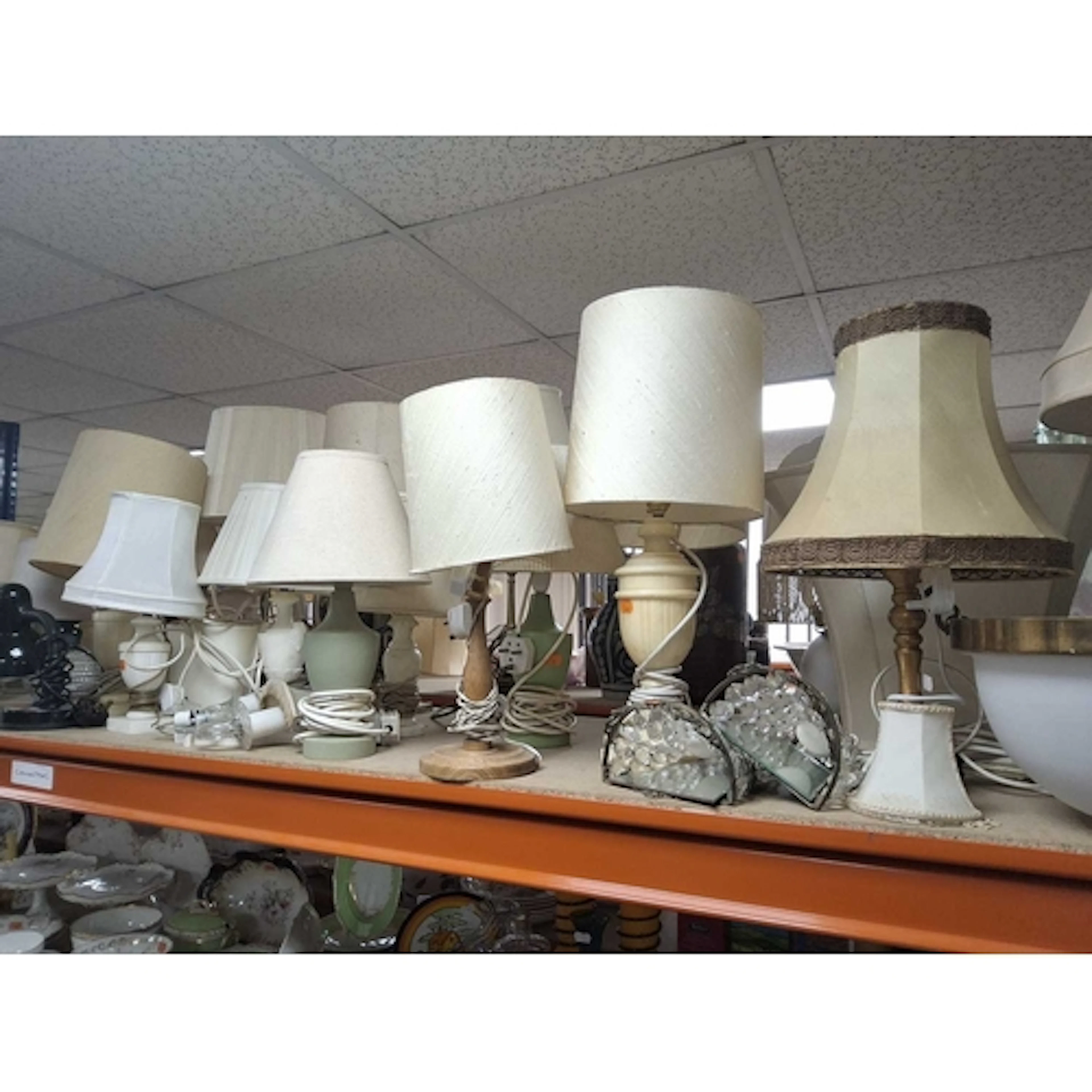 A LARGE GROUP OF VINTAGE TABLE LAMPS to include lamps with c...