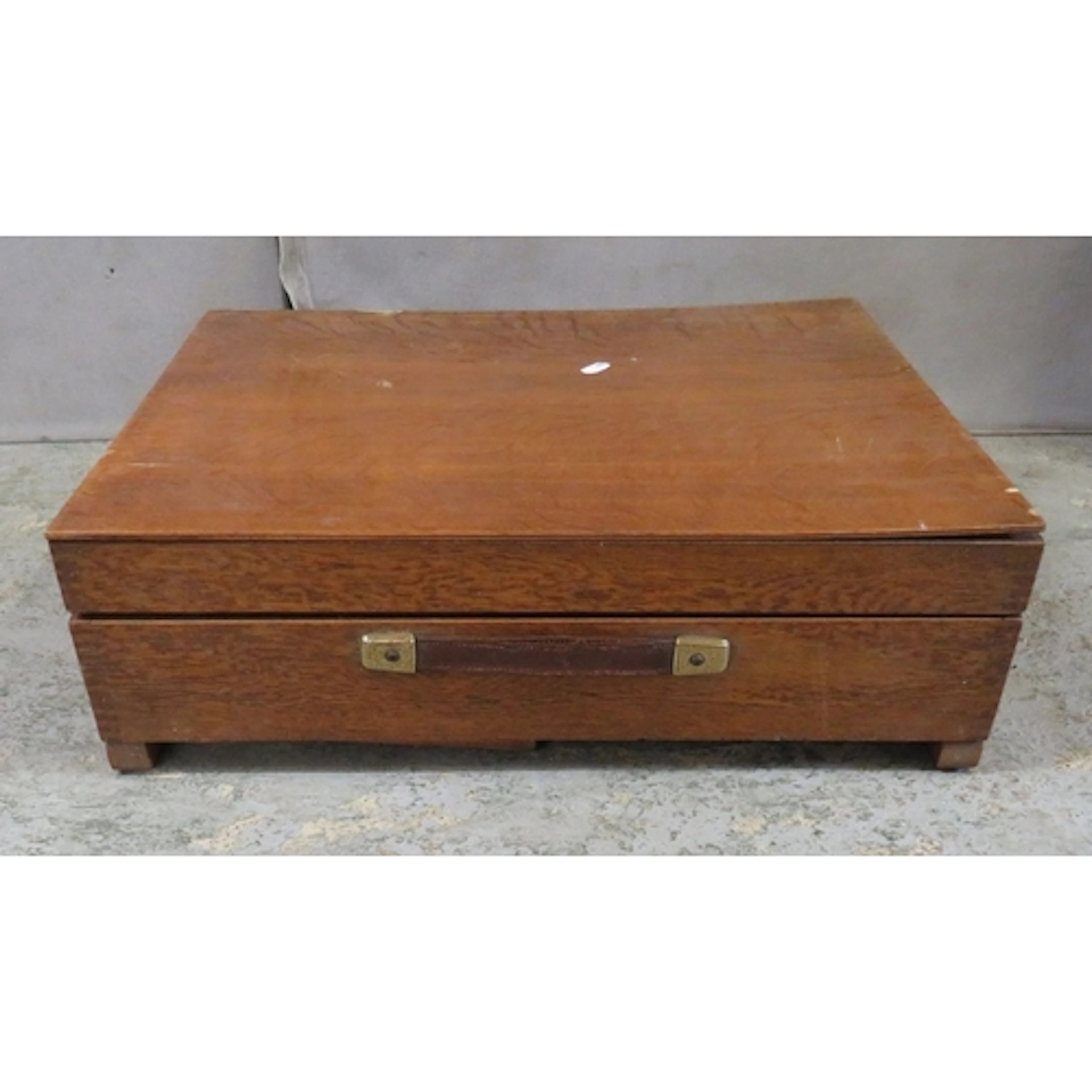 Golden Oak Box, interior with 2 sprung floral cushions to in...