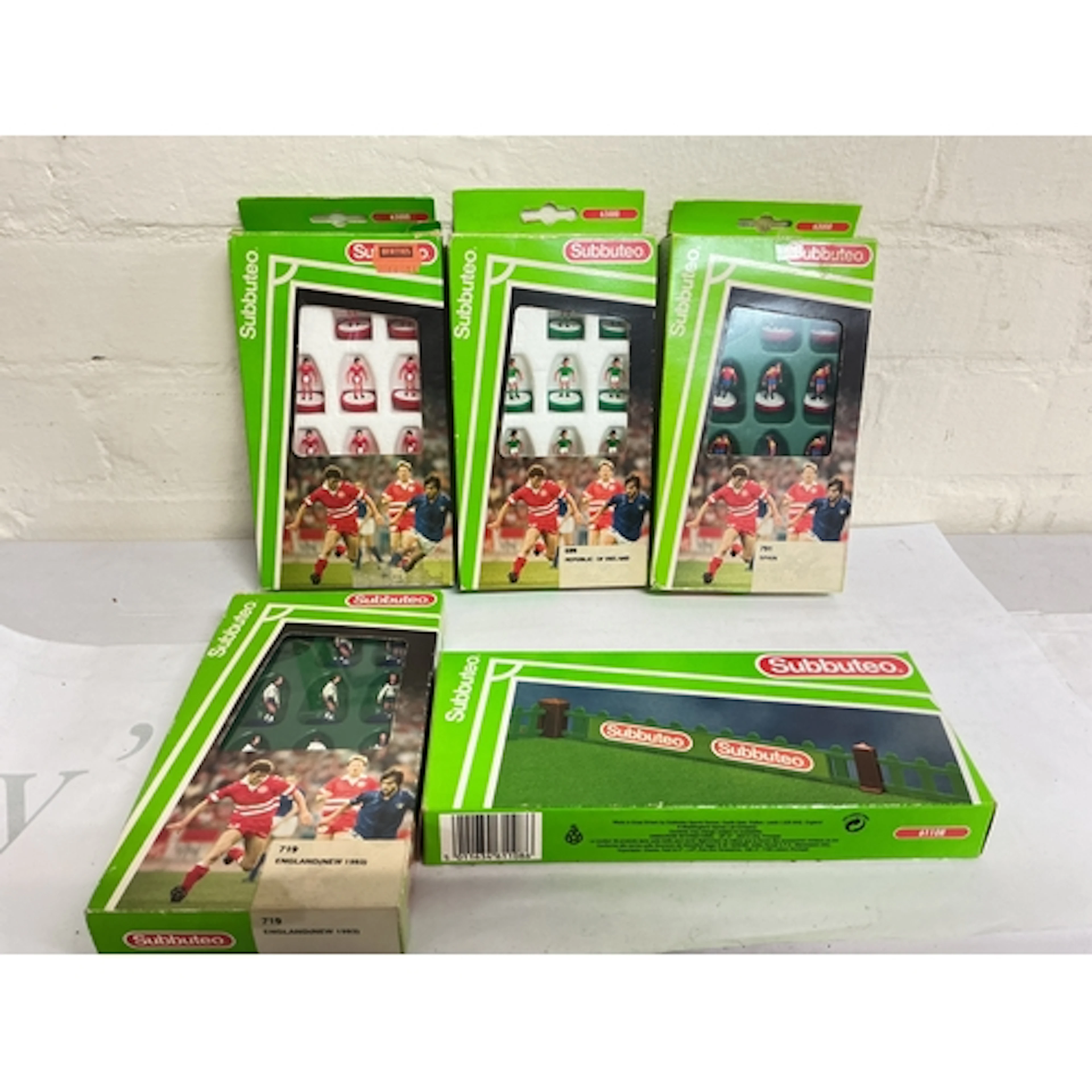 A Small Collection Of 4 Boxed Subbuteo Teams And Fences. No ...