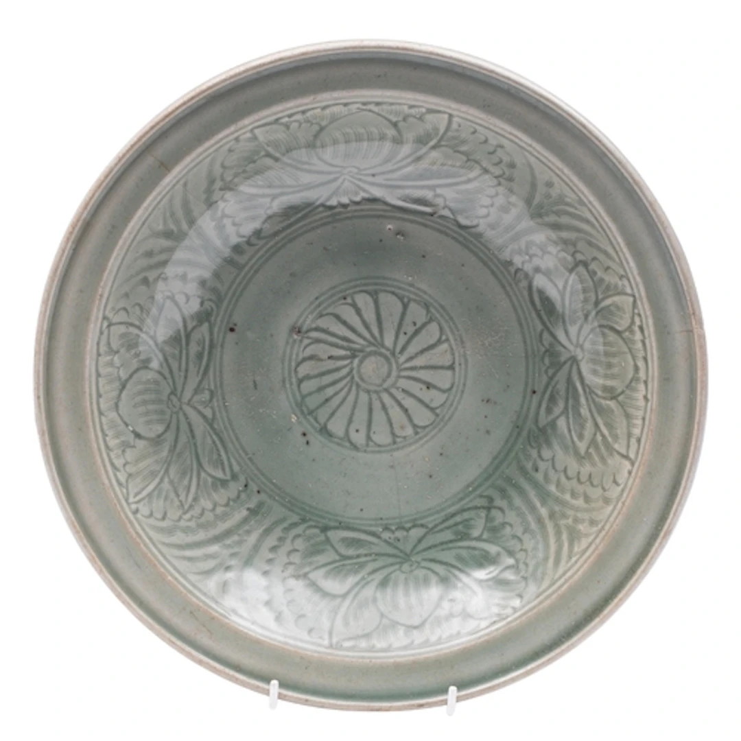 A Thai Swanankhalok celadon glazed stoneware bowl, 16th cent...