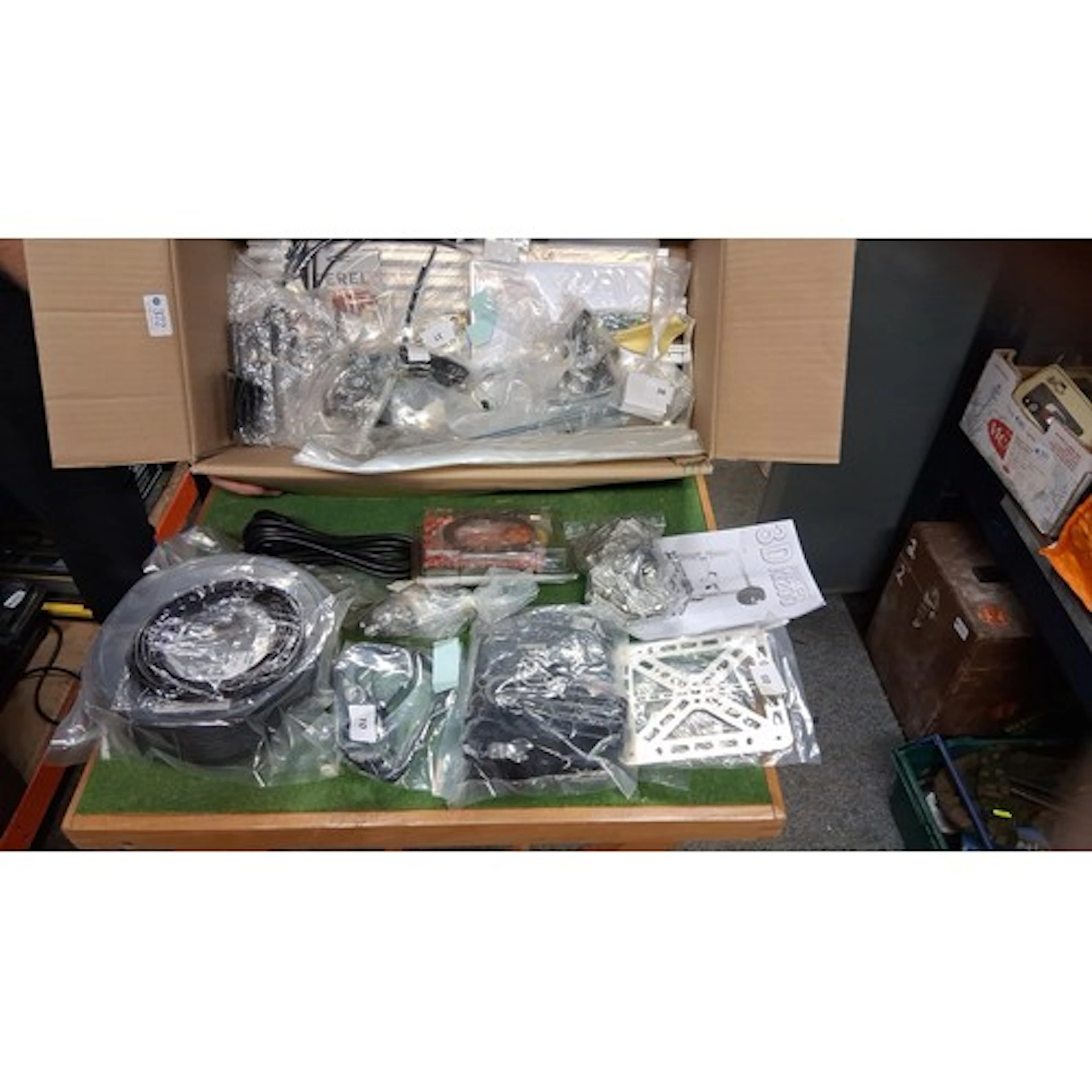 Velleman Kit 3D Printer K8200 kit—boxed assortment of alumin...