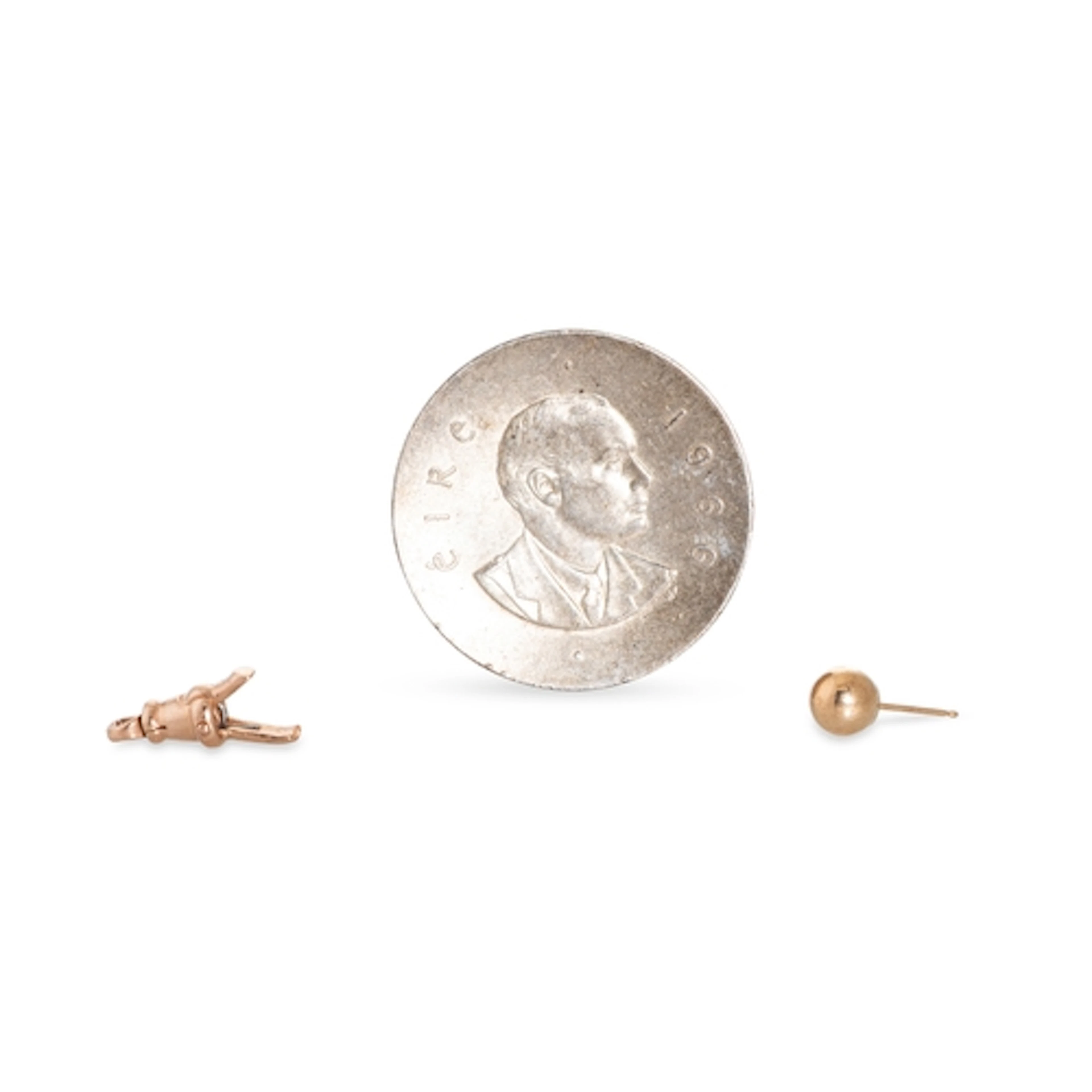 A COLLECTION OF TWO GOLD PIECES FOR RECYCLING, (1.14 g), tog...