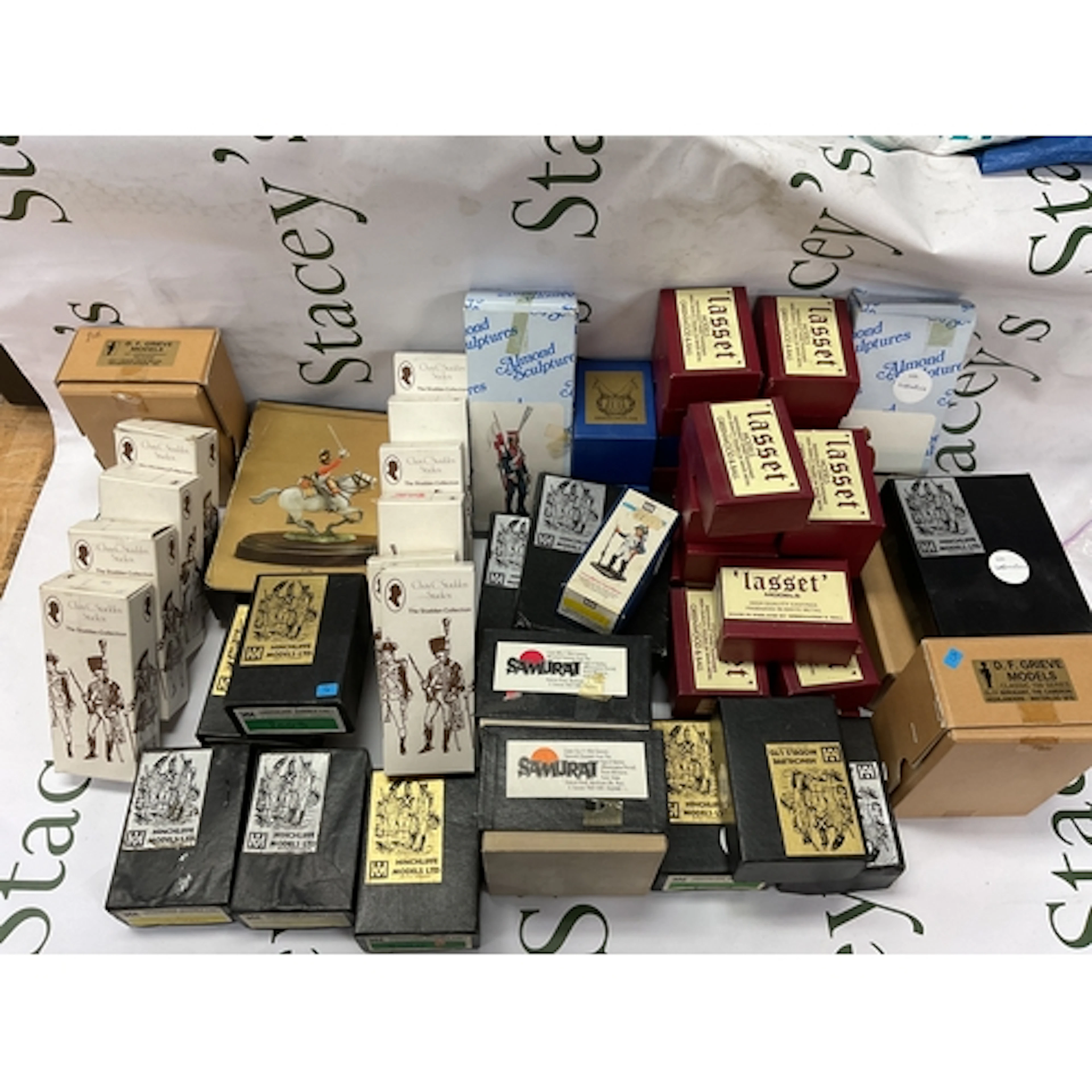 Large Qty of boxed vintage lead soldier kits all complete. S...