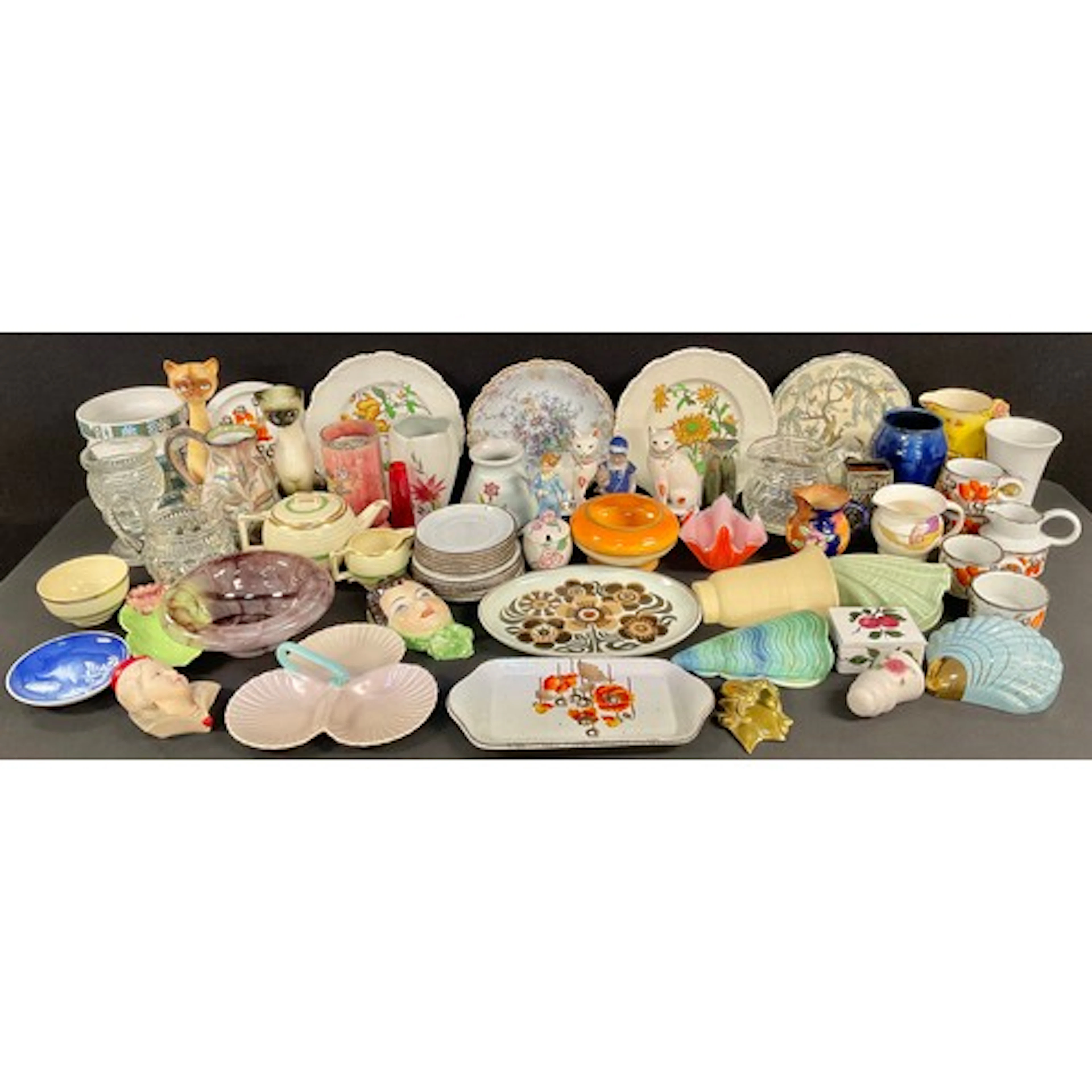 Ceramics & Glass - A quantity of mixed ceramics and glass to...