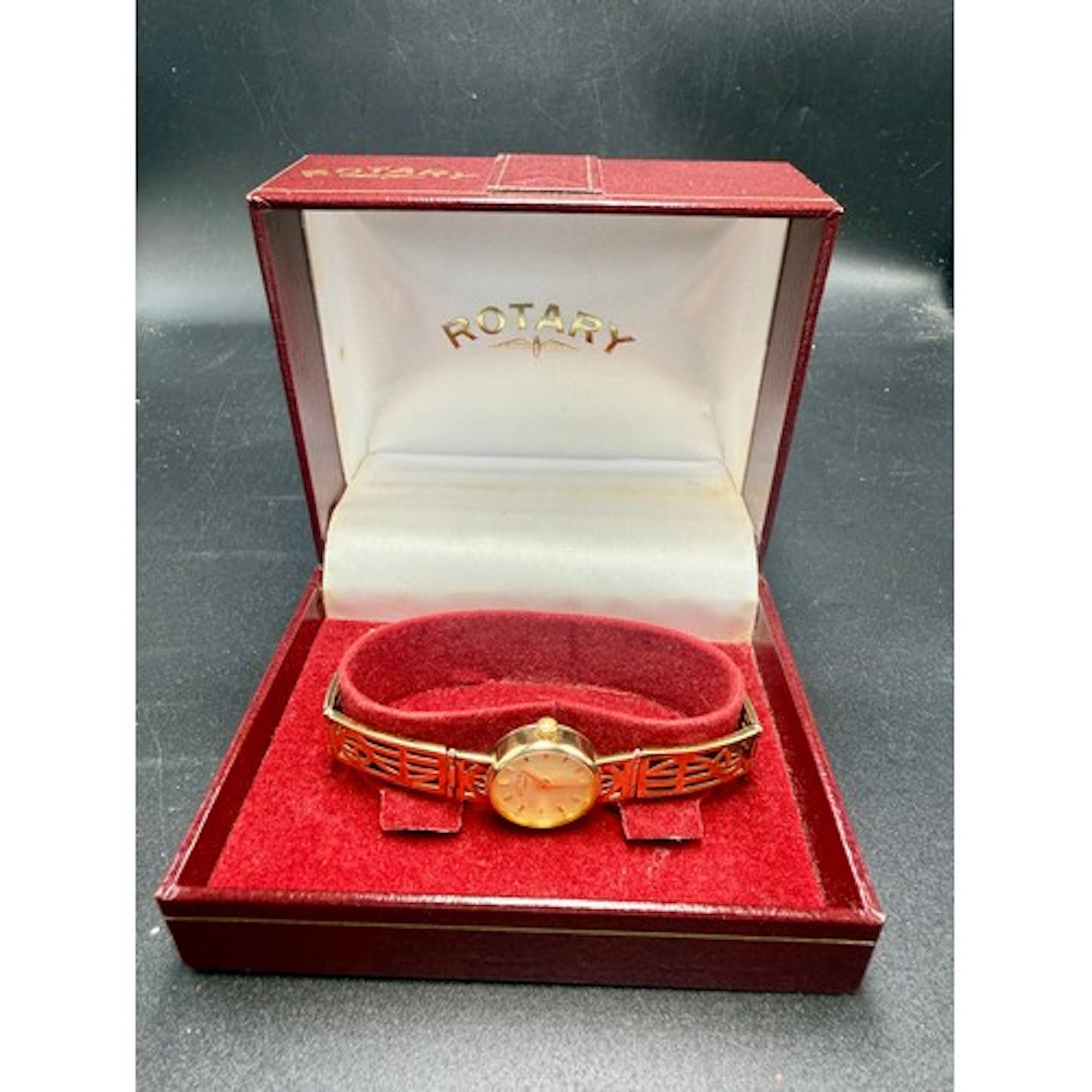 A 9 carat gold case ladies Rotary wristwatch on a 9 carat go...
