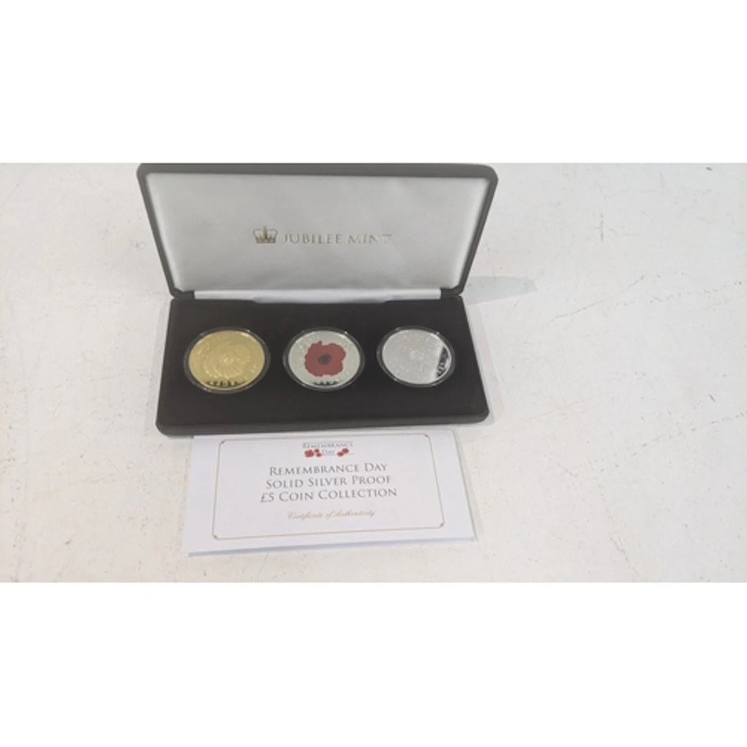A boxed Jubilee Mint 2017 Remembrance Day solid silver proof...