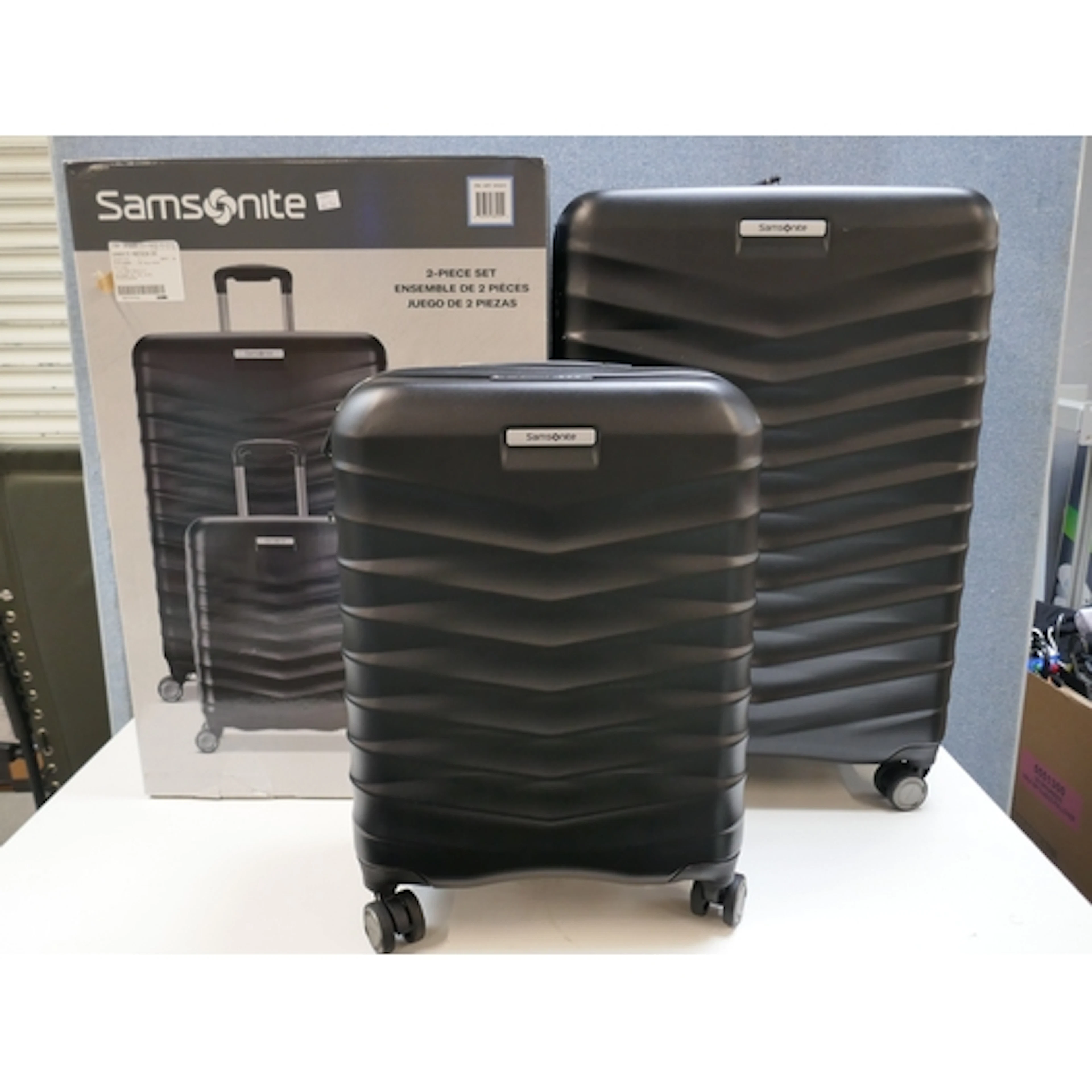 A Samsonite Precision 2 piece hardside suitcase set , origin...