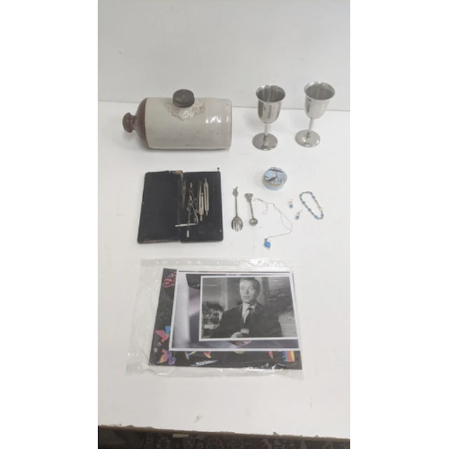Mixed collectables to include a silver necklace, pendant, a ...