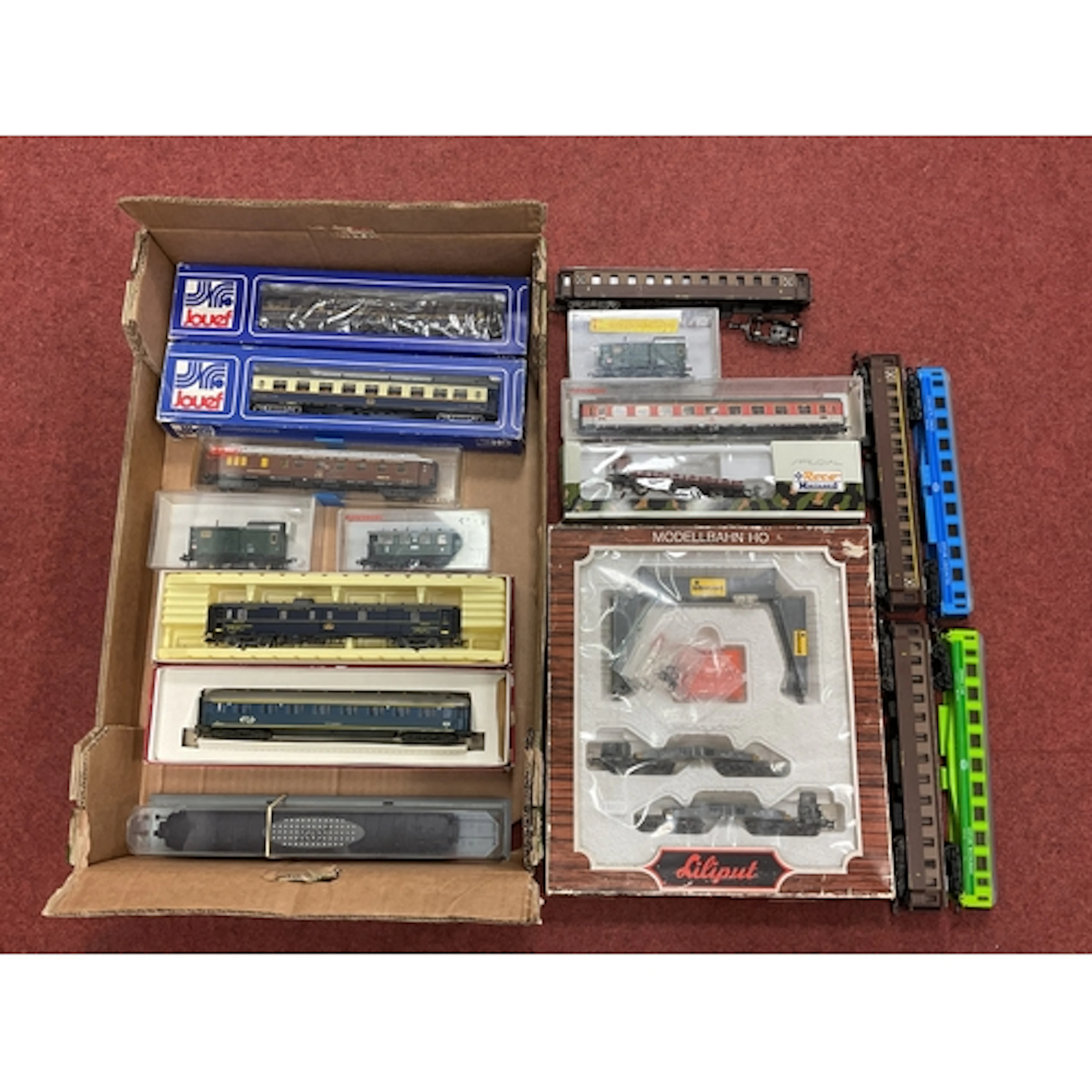 Sixteen HO Gauge continental outline rolling stock items by ...