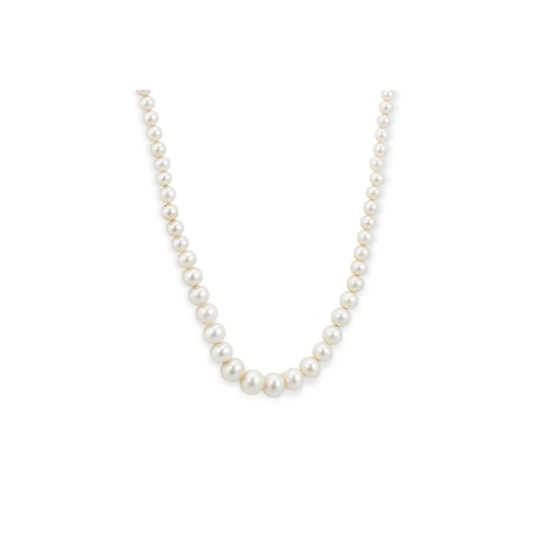 AN ANTIQUE CULTURED PEARL NECKLACE, with a 9ct gold clasp, b...