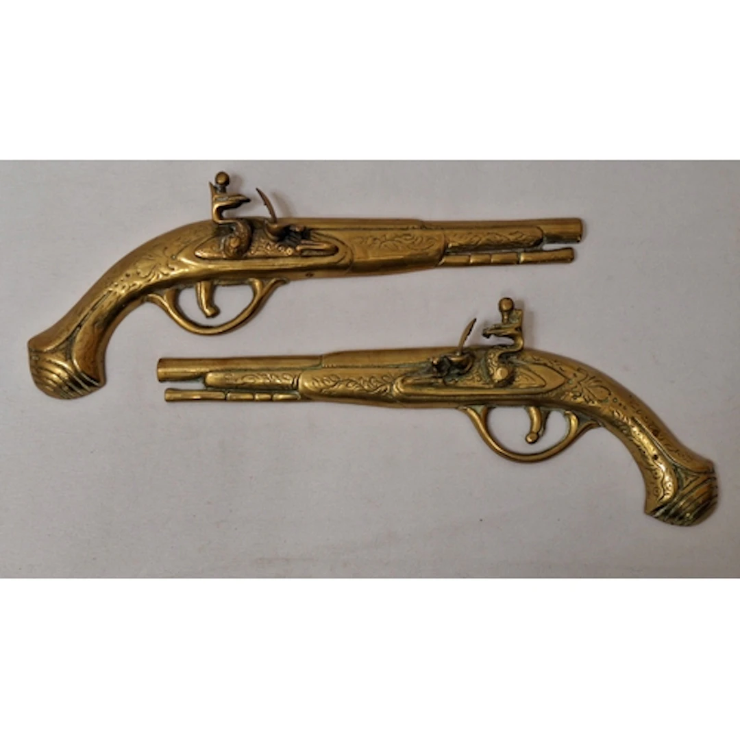 Pair Brass Antique Style Pistol Wall Hangings approx. 32cm (...