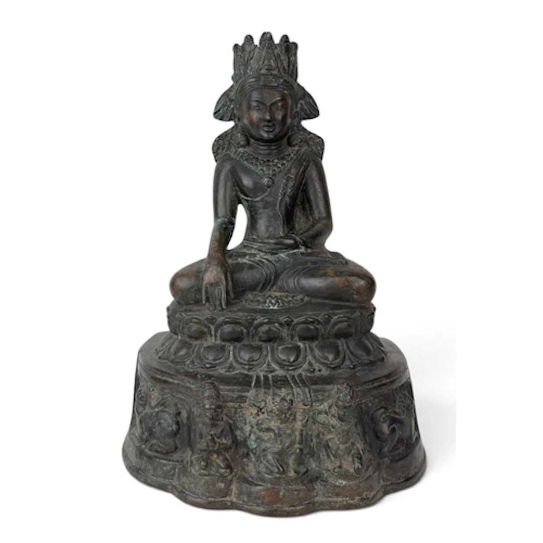 A 17TH CENTURY TIBETAN/CHINESE PALA REVIVAL BRONZE BUDDHA...