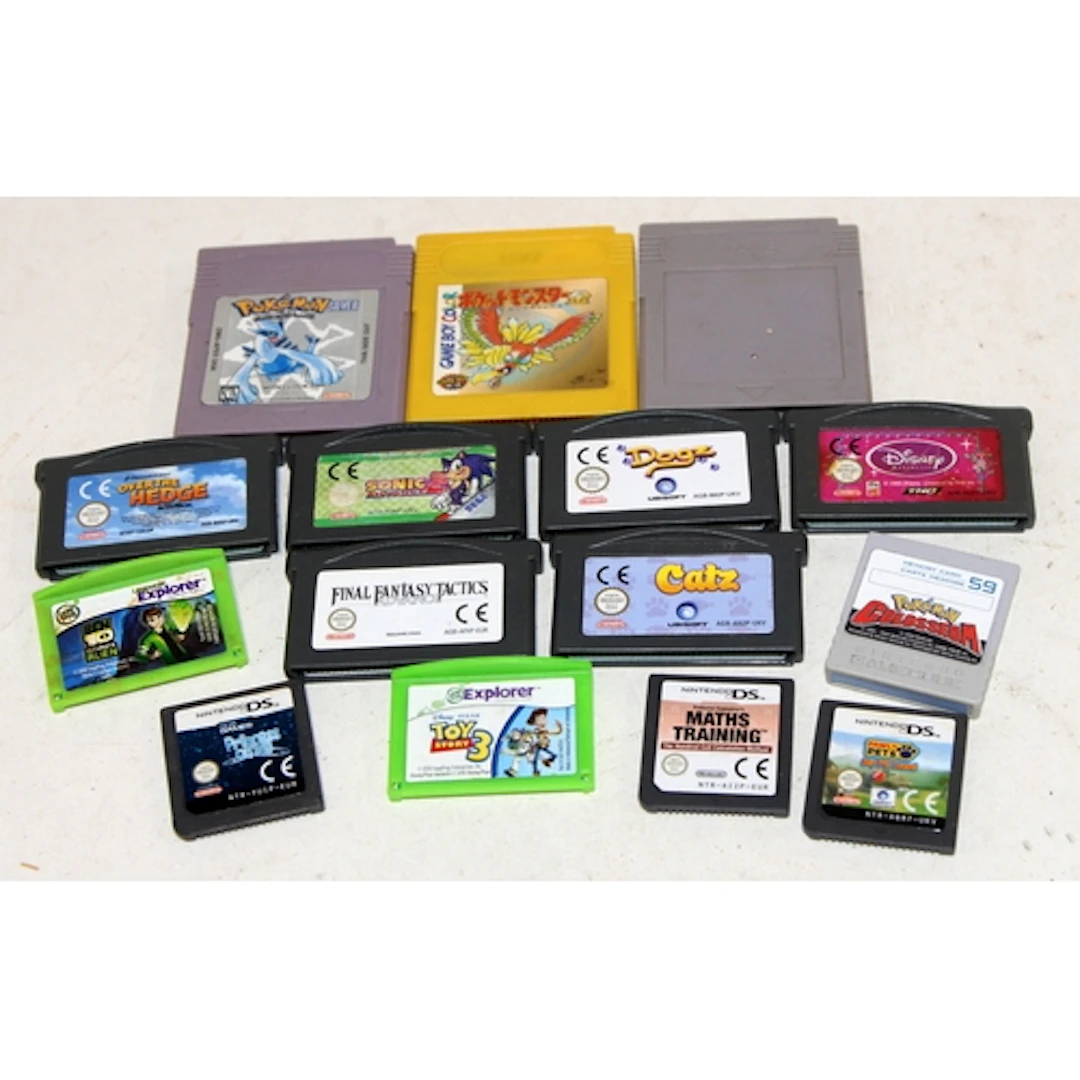 A collection of Nintendo games cartridges, Gameboy, Gamecube...