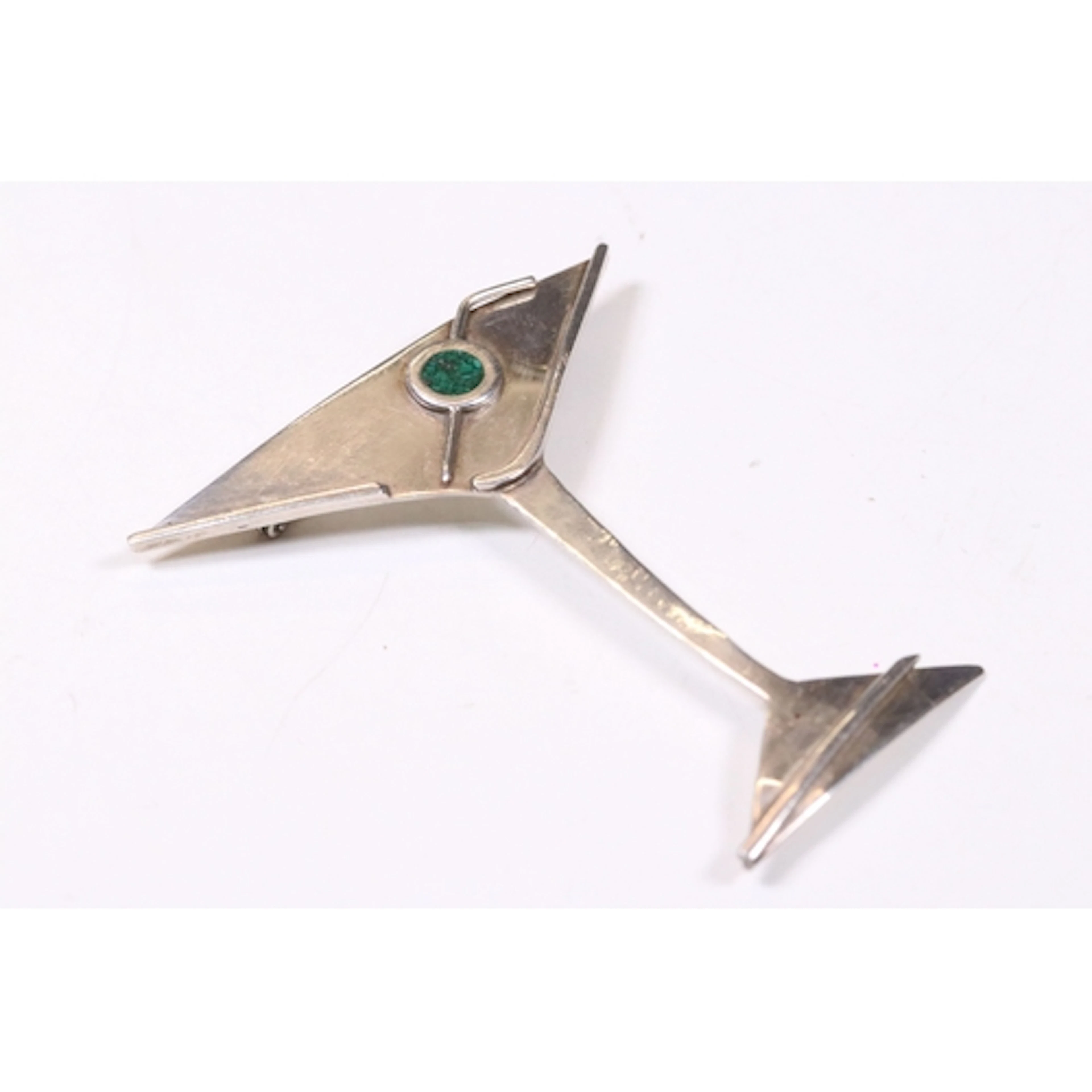 A contemporary 925 sterling silver large ladies brooch in th...