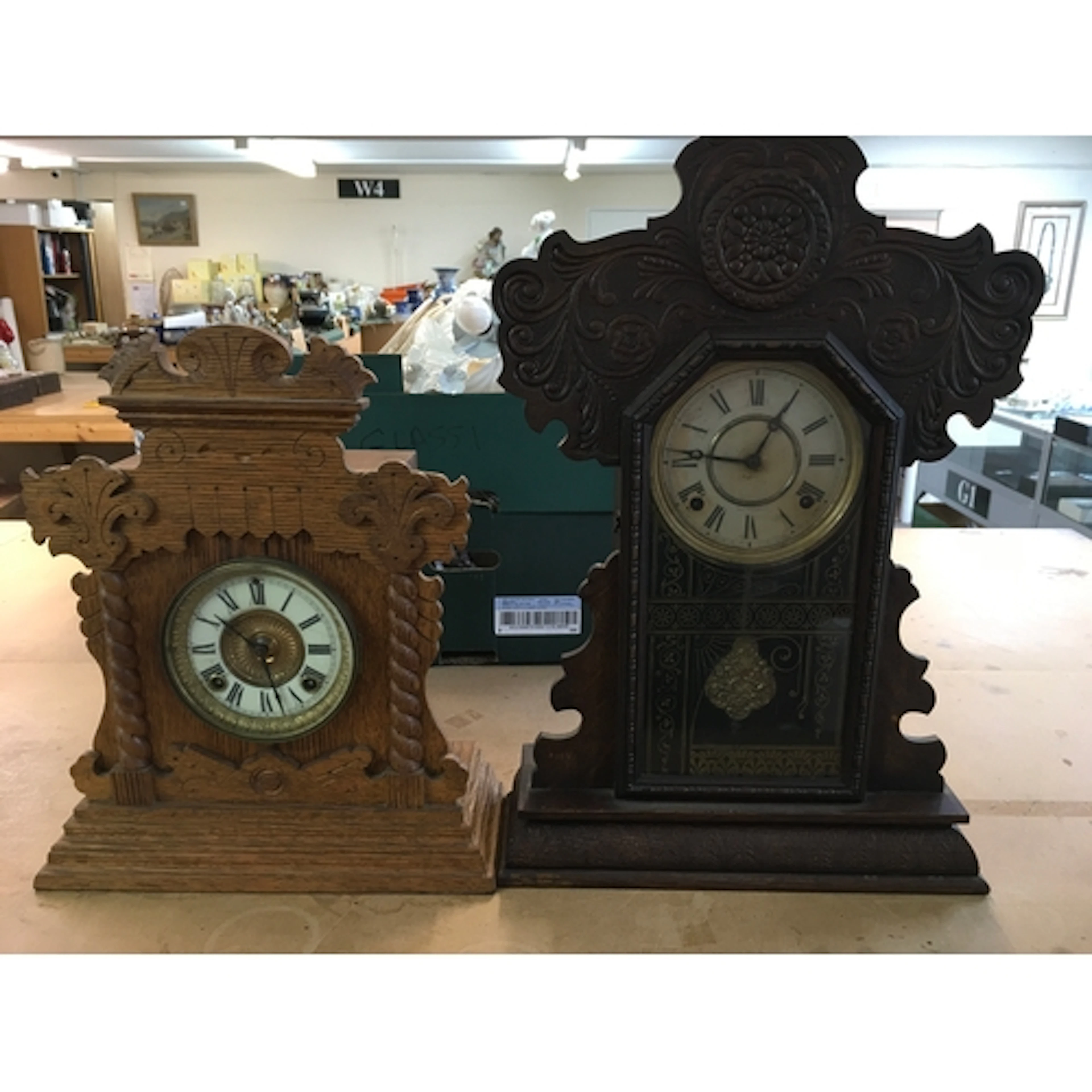 An antique oak shelf/mantel clock featuring a pressed wood c...