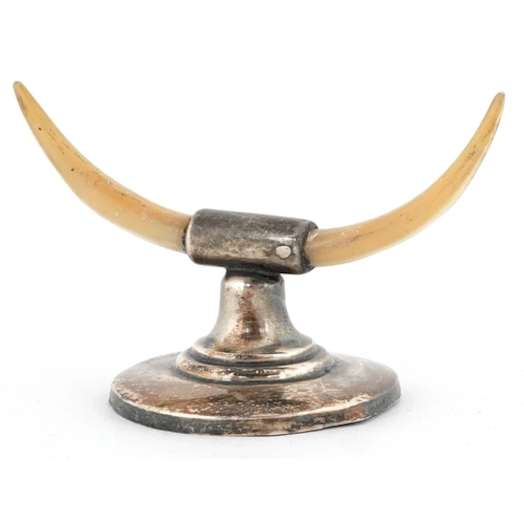 J & R Griffin, George V silver and mother of pearl horn desi...