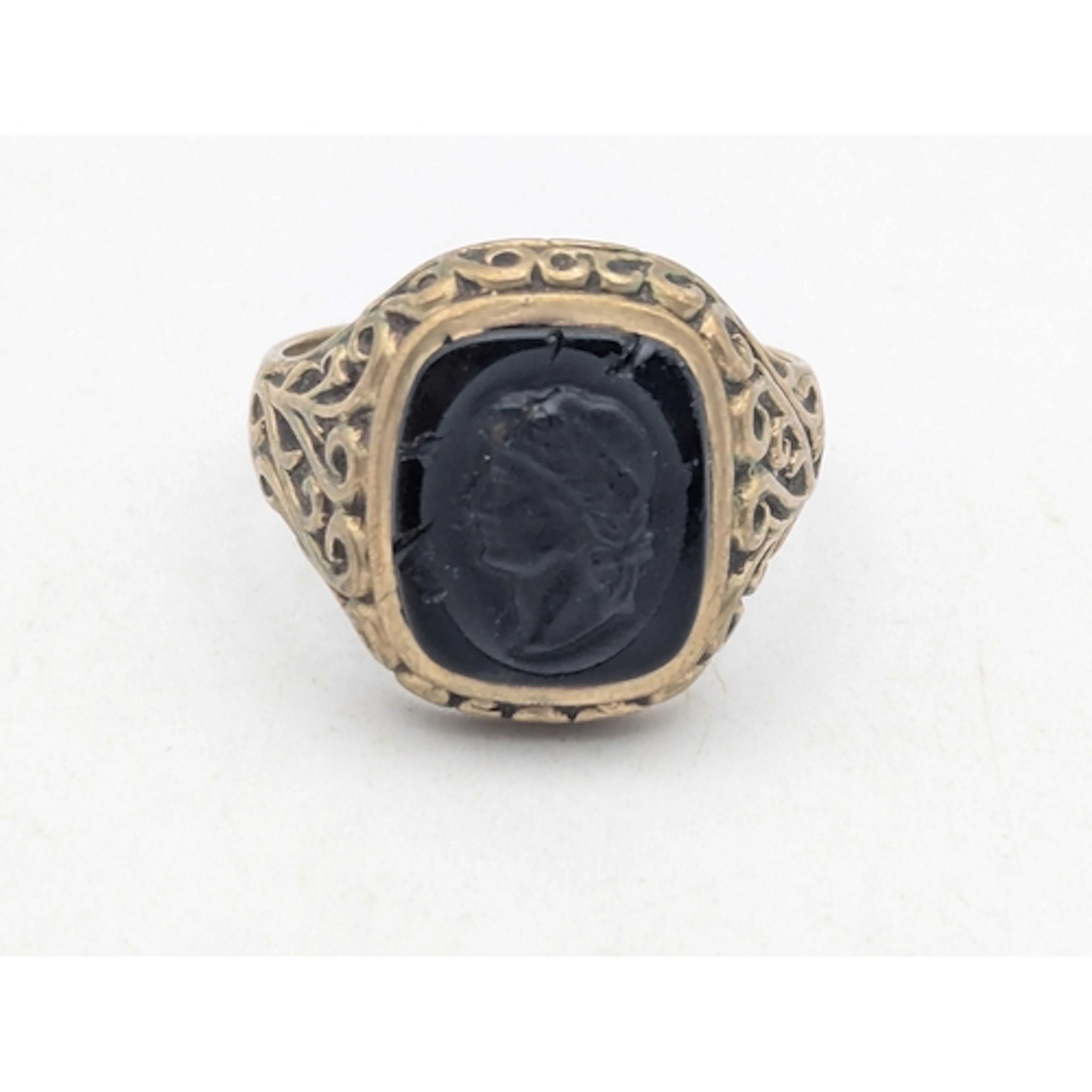 A vintage yellow gold signet ring featuring a black onyx int...