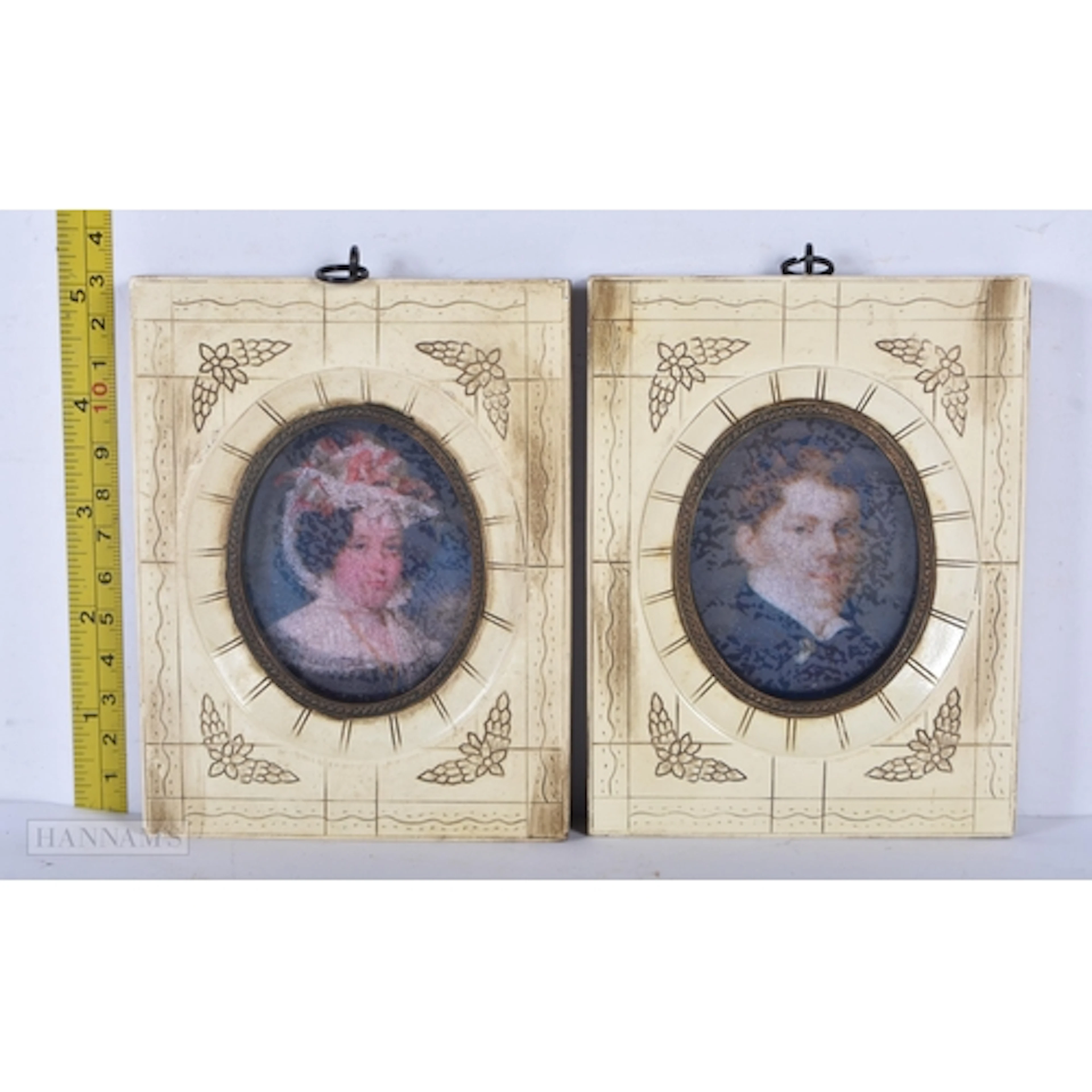 A pair of miniature picture frames 10 x 13 cm (2)