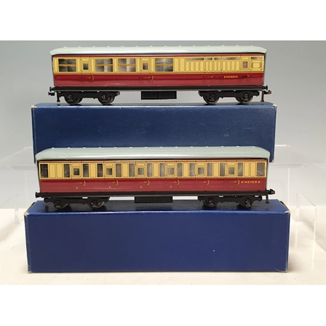 A pair of boxed Hornby Dublo D11 Coaches comprising 1/3rd an...