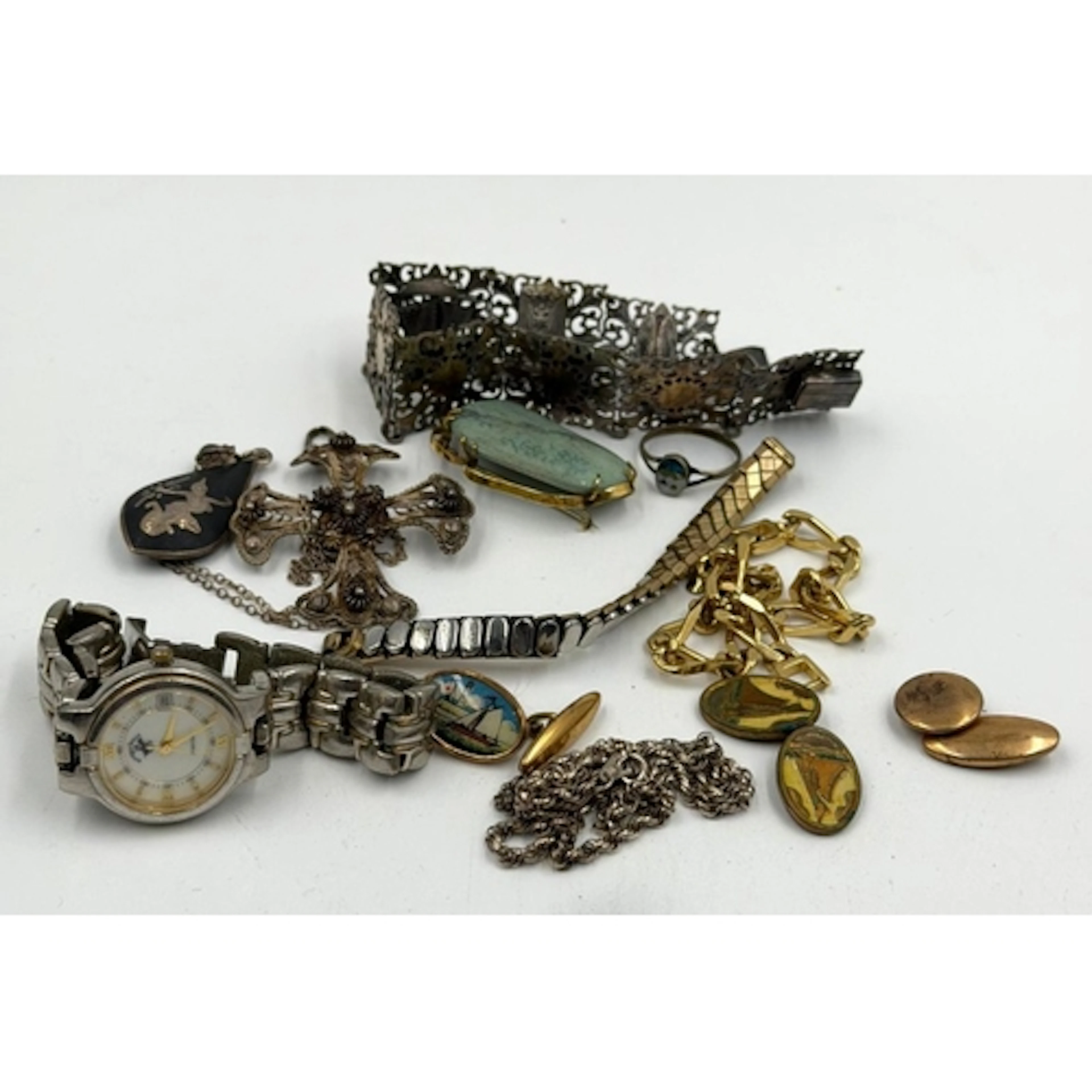 A small selection of costume jewellery including Monet gold ...