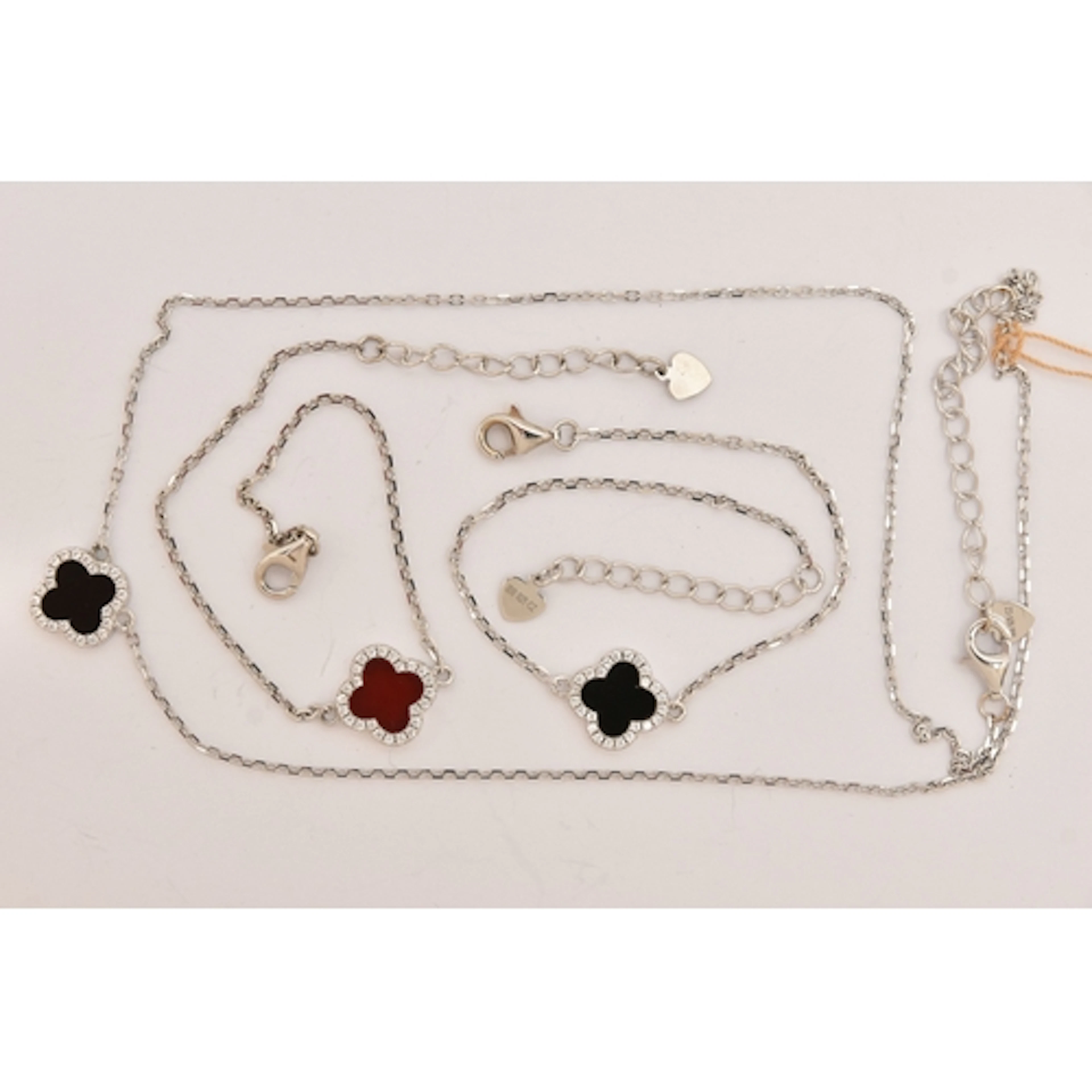 AN ASSORTMENT OF WHITE METAL JEWELLERY, to include a necklac...
